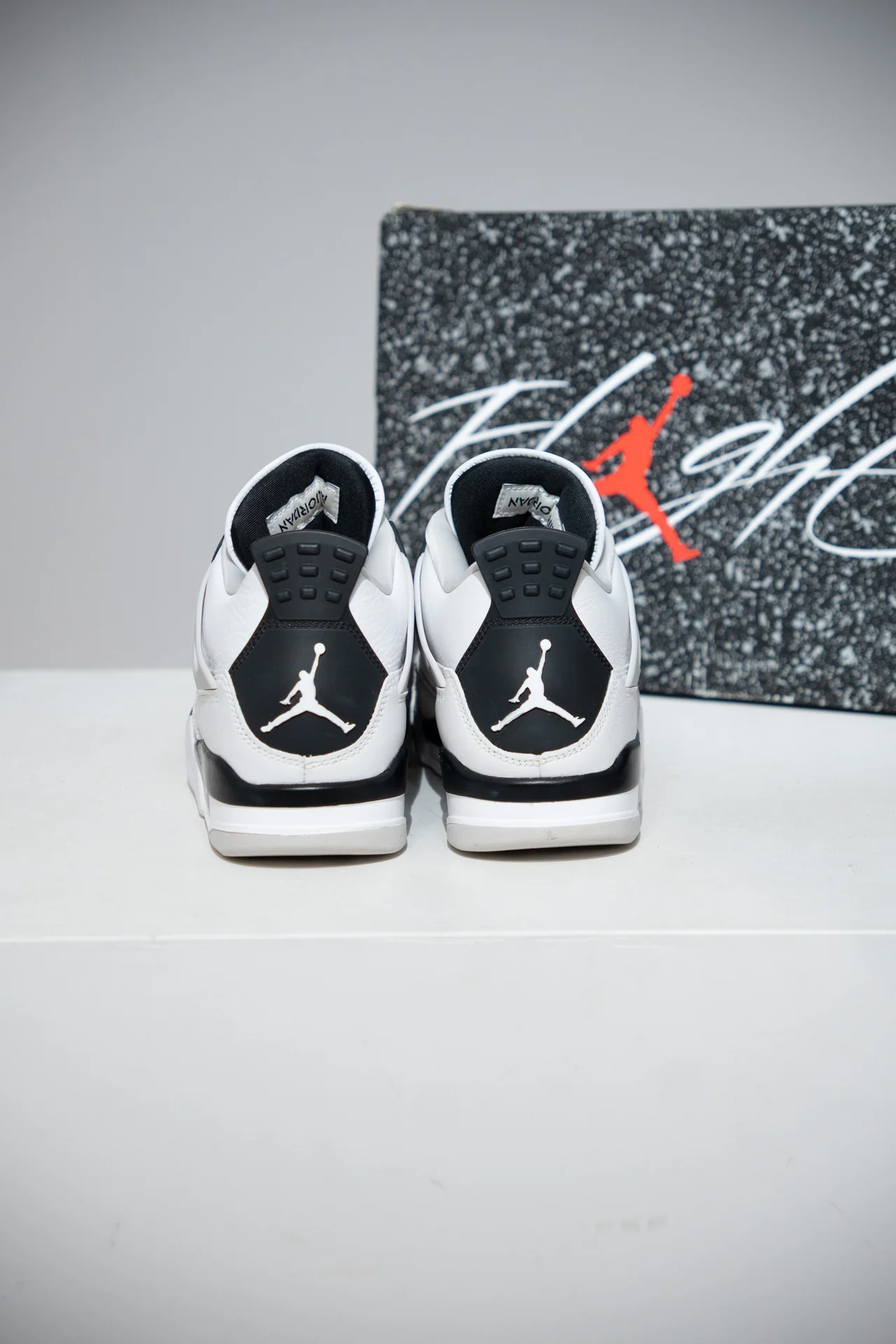 Jordan 4 Military Black (Taille 40) - Image 3