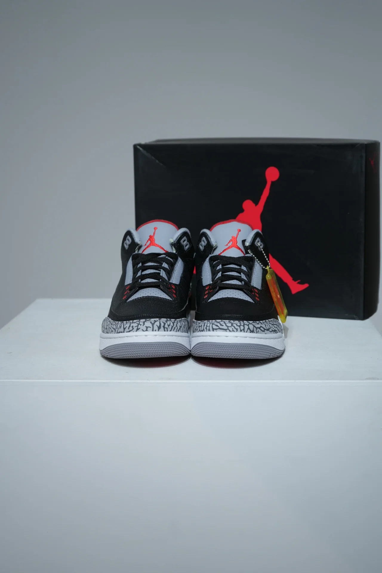 Jordan 3 Black Cement 2018 (Taille 44) - Image 2