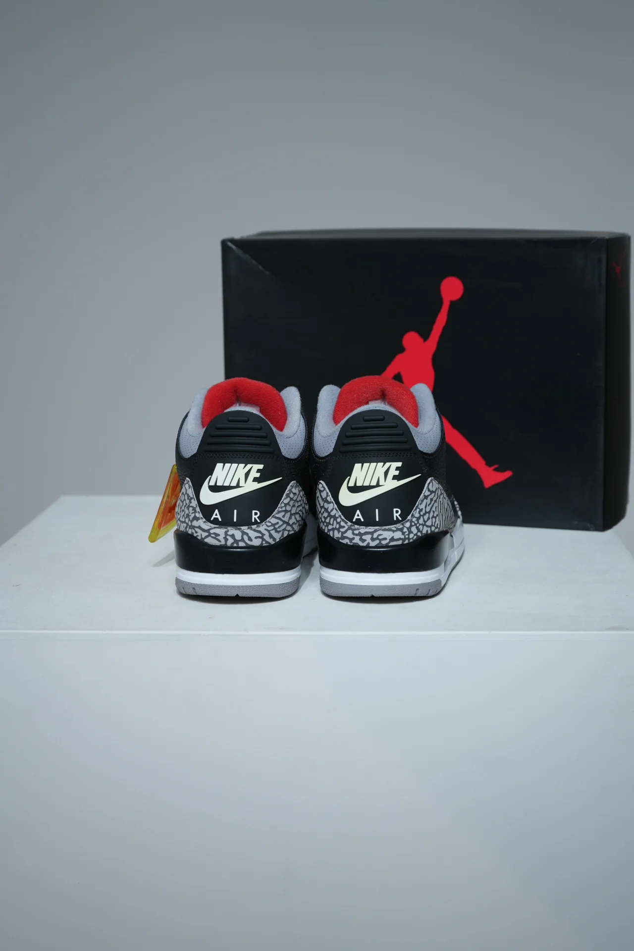 Jordan 3 Black Cement 2018 (Taille 44) - Image 3