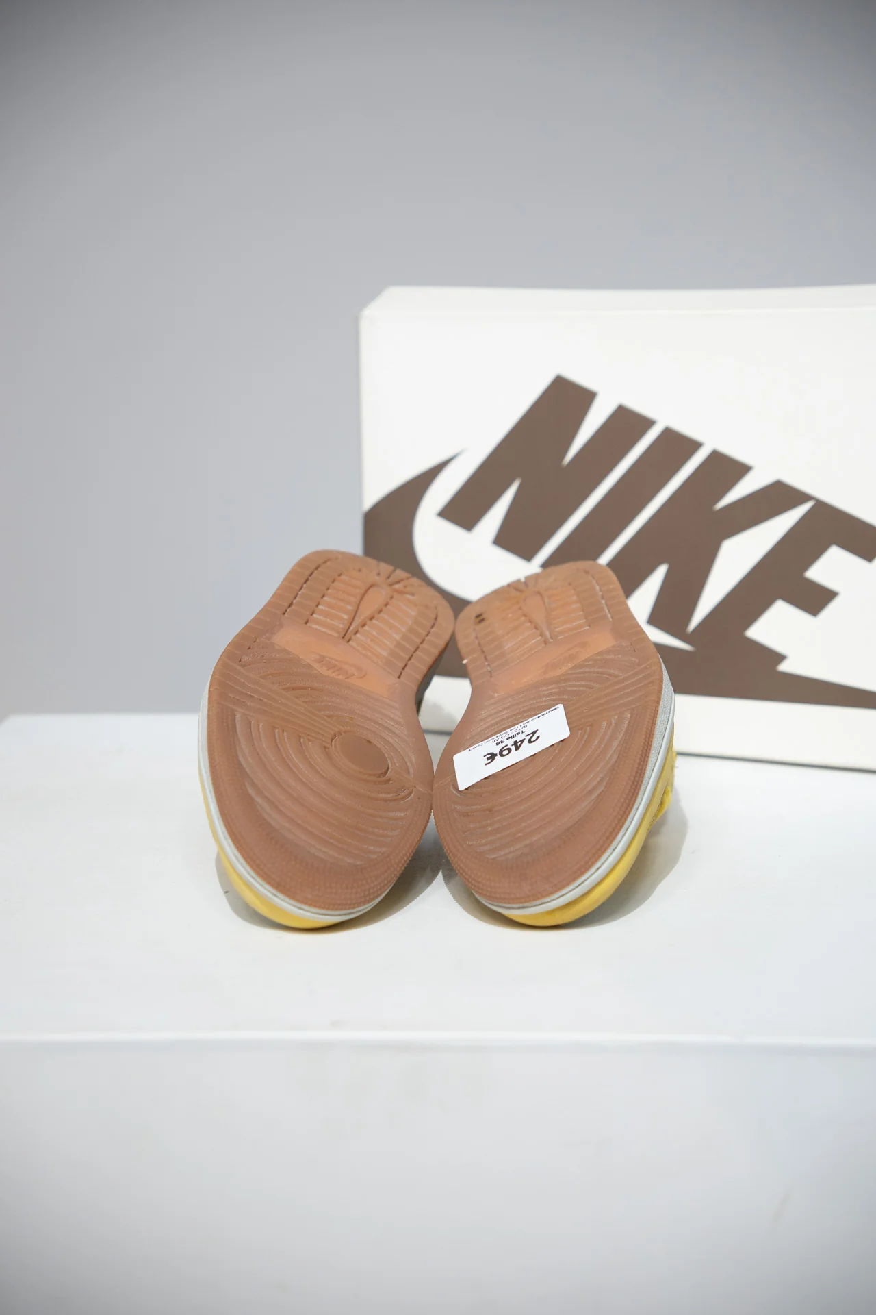 Jordan 1 Low Travis Scott Canary Yellow (Taille 38) - Image 4
