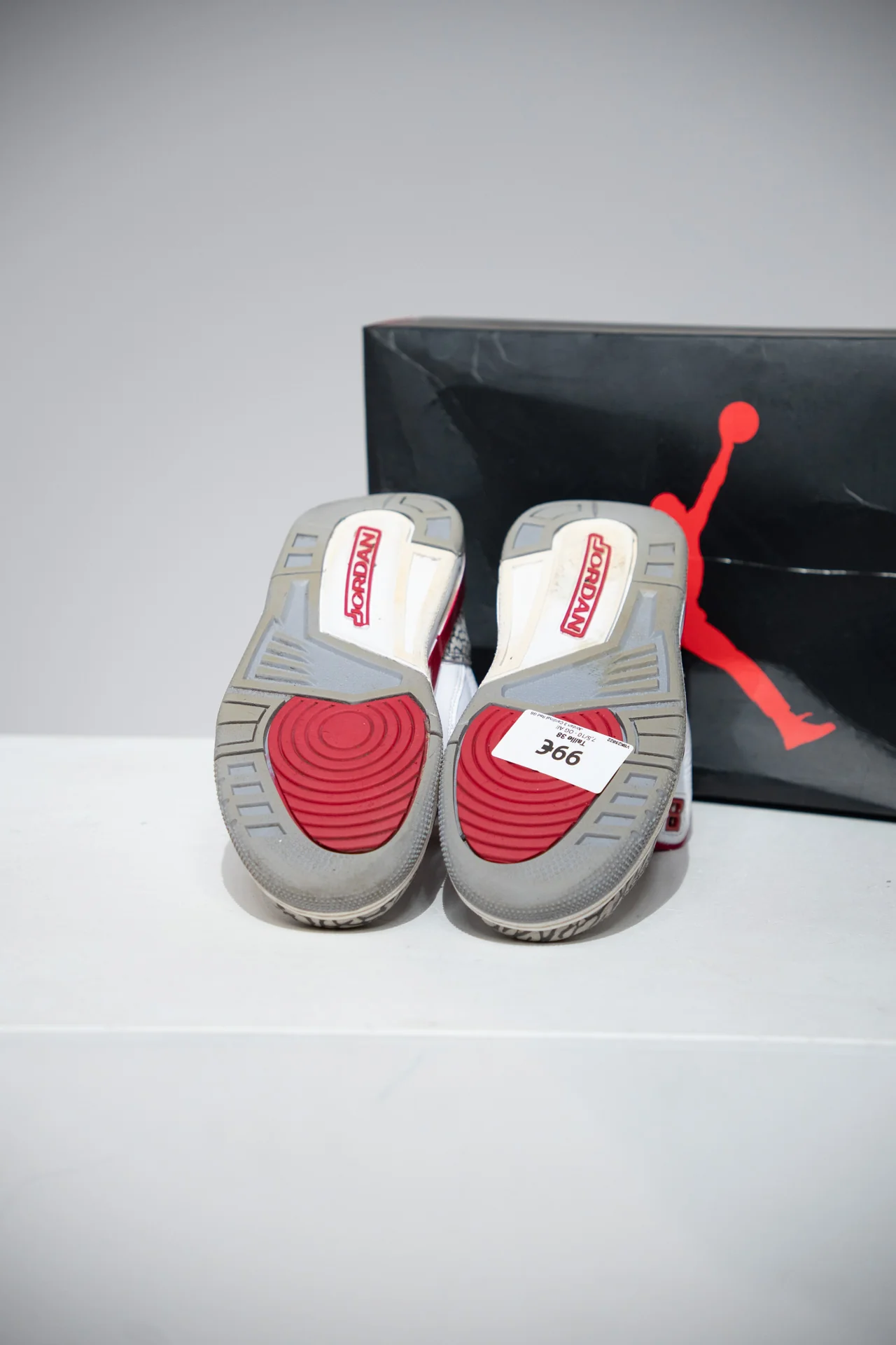 Jordan 3 Cardinal Red GS (Taille 38) - Image 4