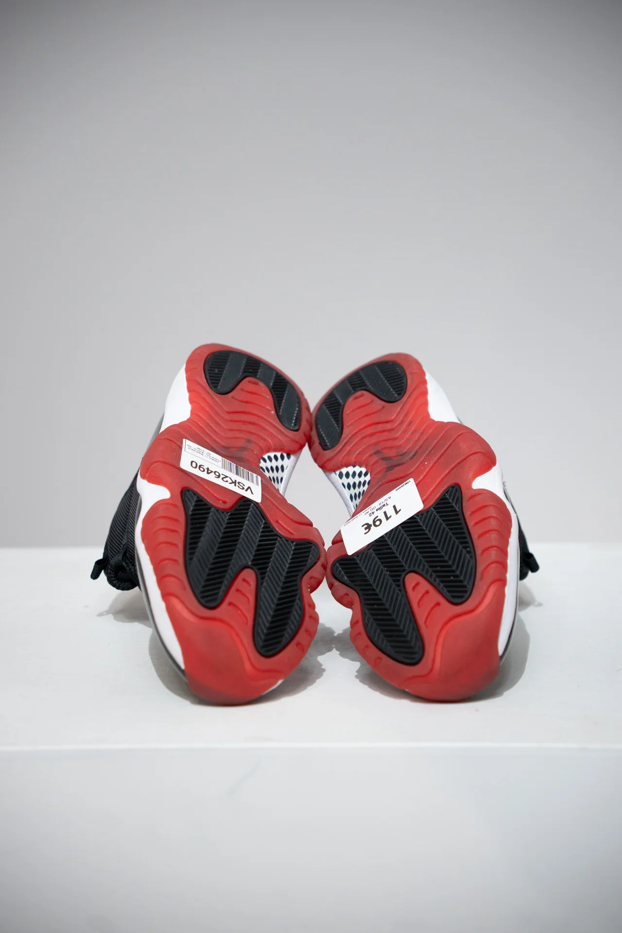 Jordan 11 Bred 2019 (Taille 42) - Image 4