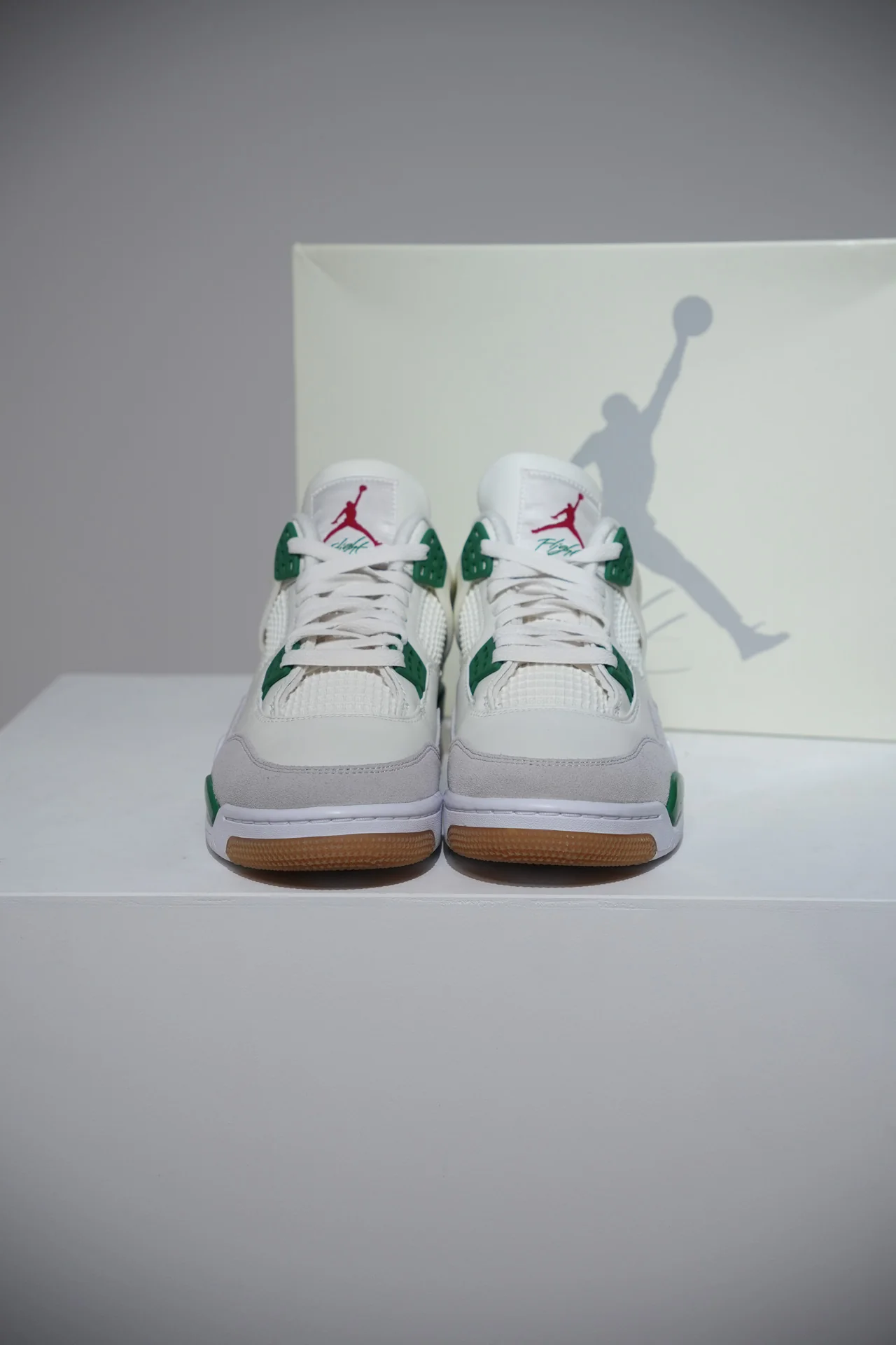 Jordan 4 SB pine Green (Taille 41) - Image 2