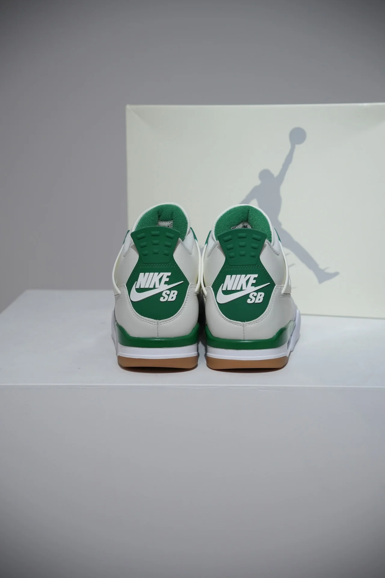Jordan 4 SB pine Green (Taille 41) - Image 3