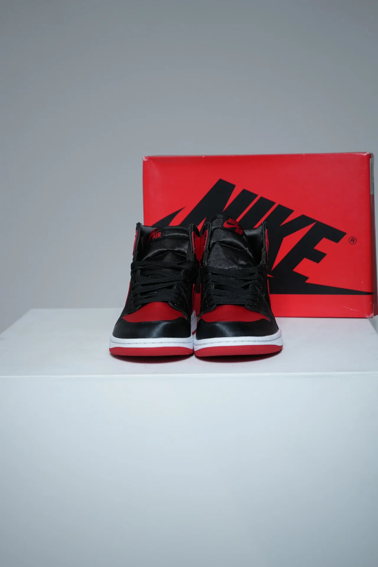 Jordan 1 High Satin Bred (Taille 42,5) - Image 2