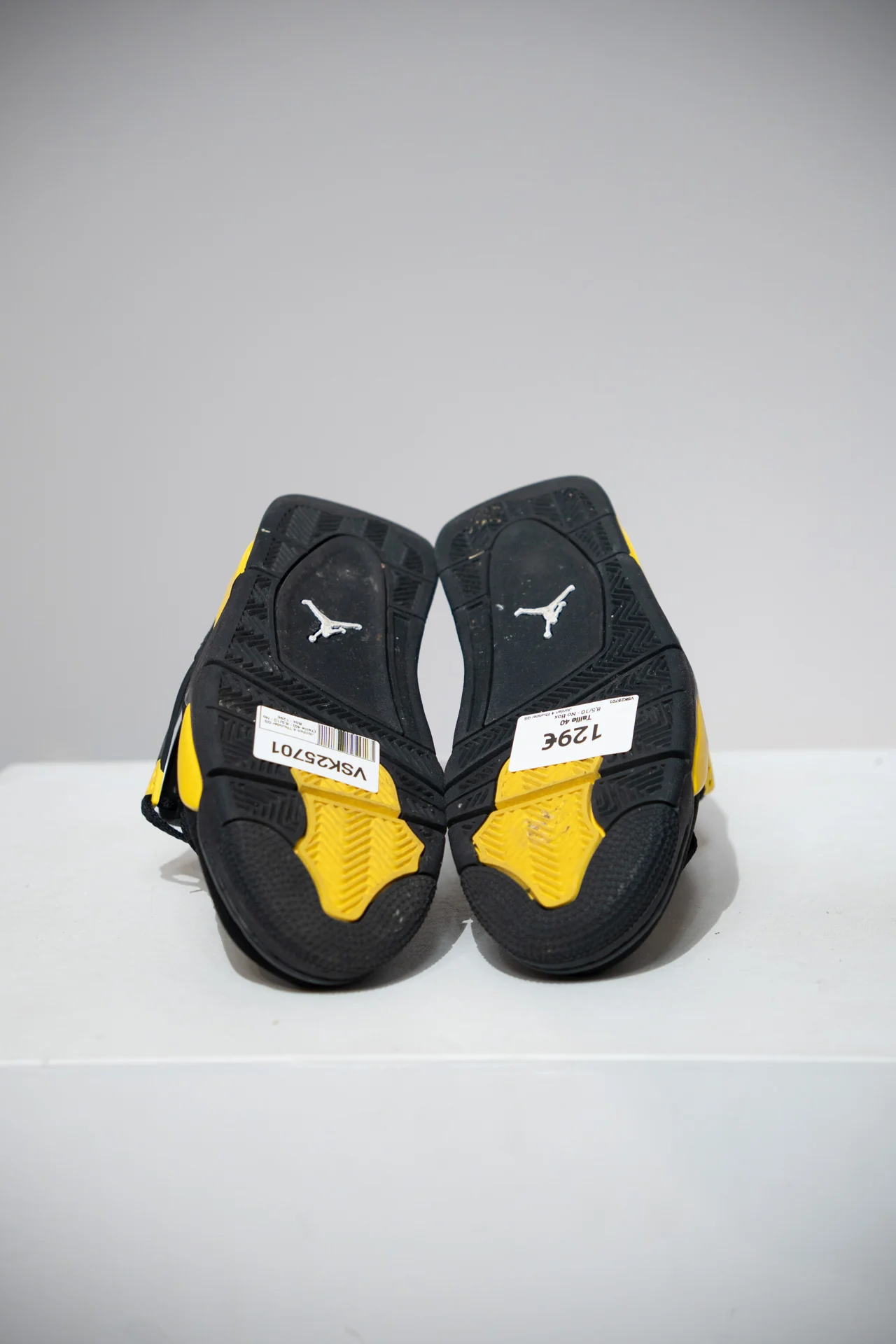 Jordan 4 Thunder GS (Taille 40) - Image 3