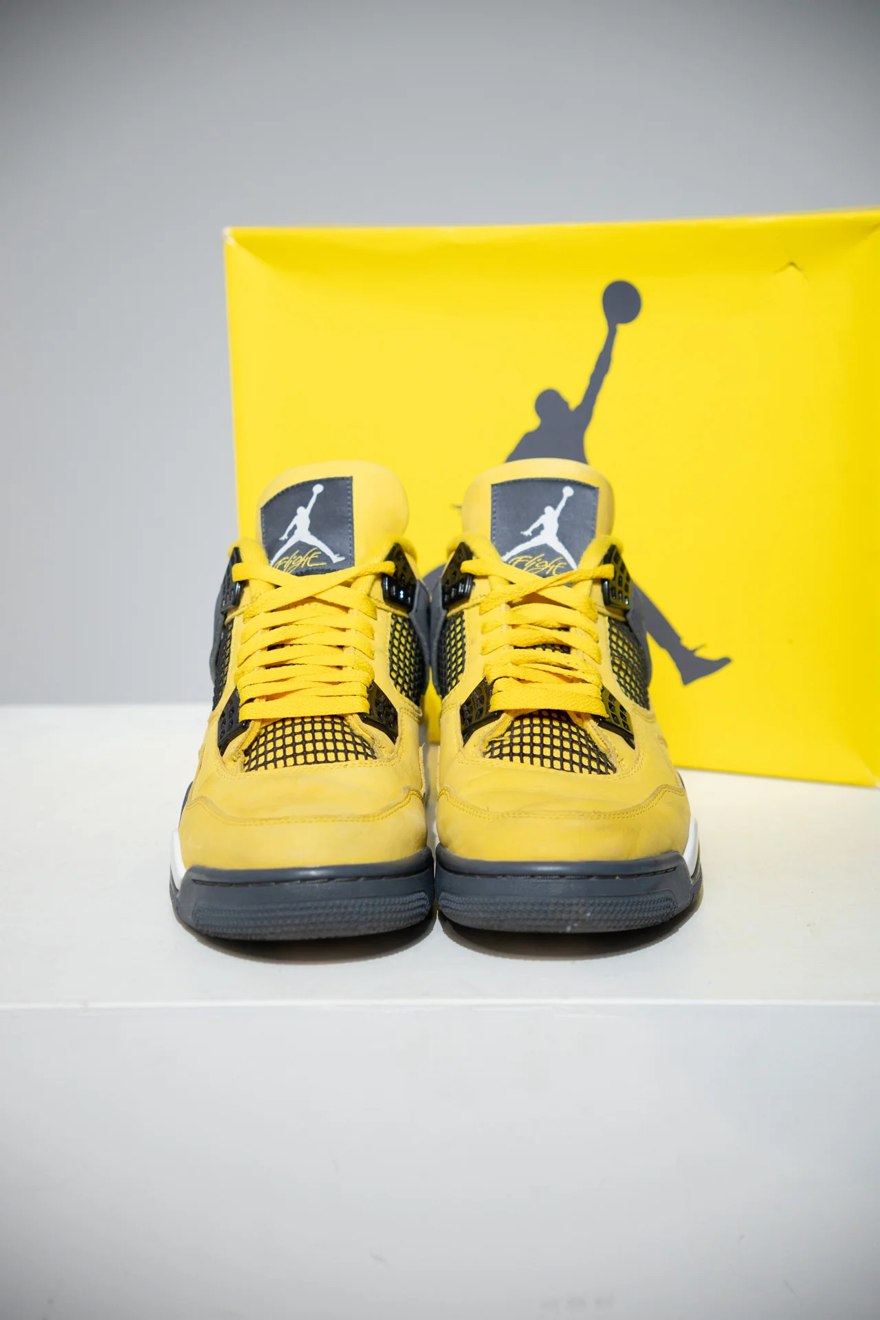 Jordan 4 Lightning (Taille 43) - Image 2