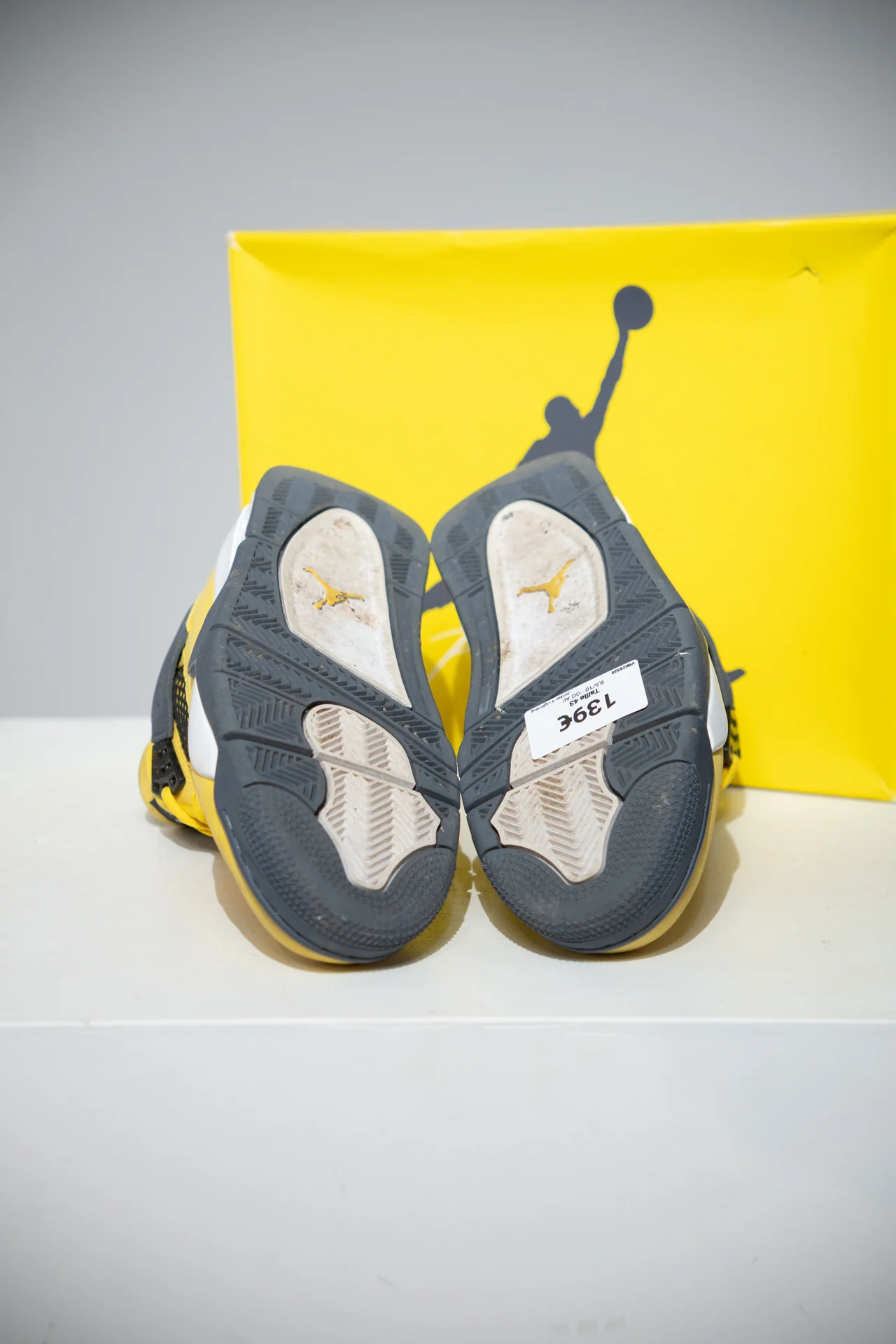 Jordan 4 Lightning (Taille 43) - Image 4