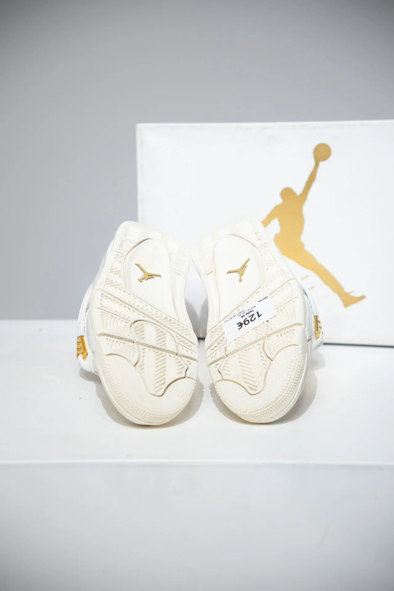 Jordan 4 Metallic Gold (Taille 38) - Image 2
