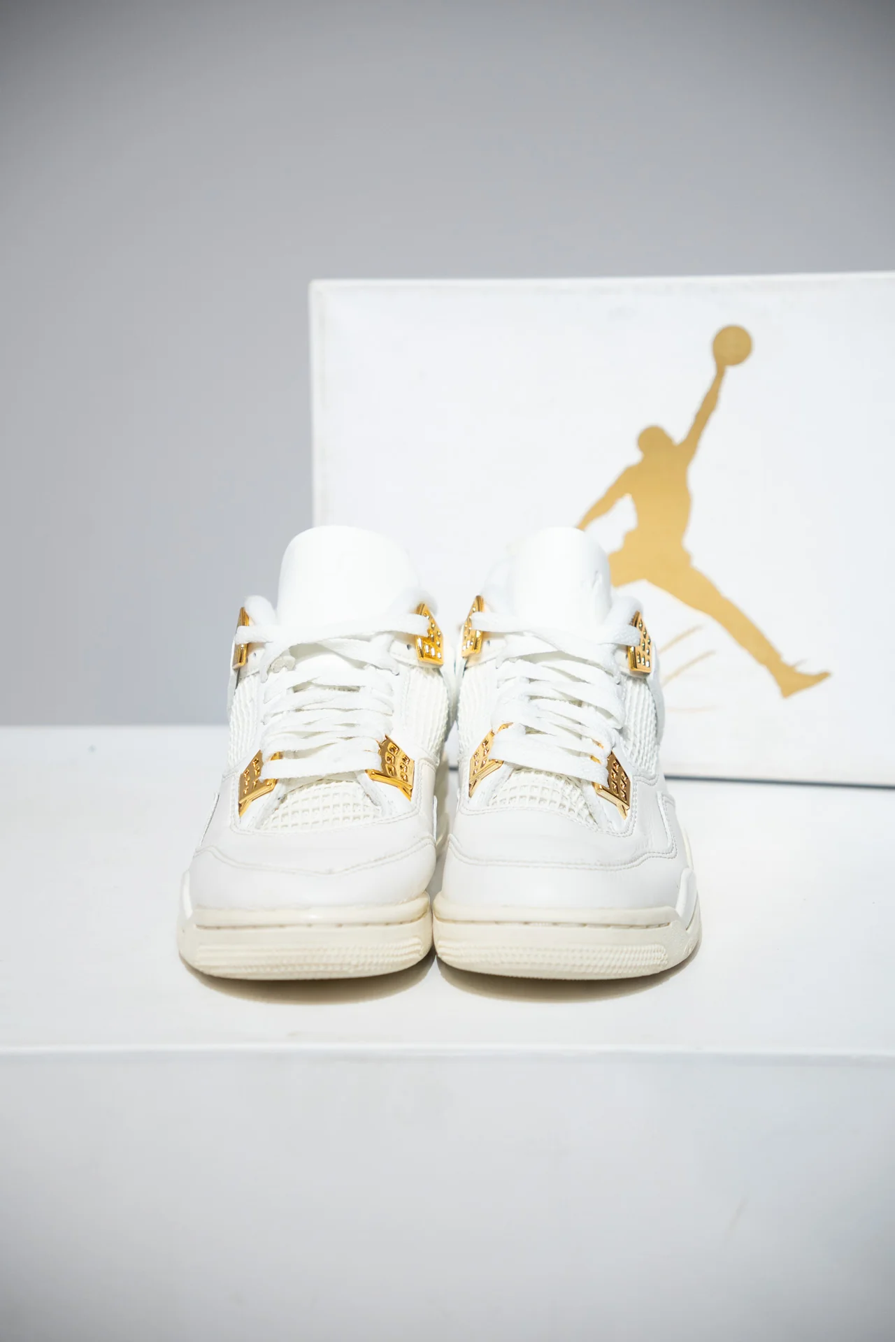 Jordan 4 Metallic Gold (Taille 38) - Image 3