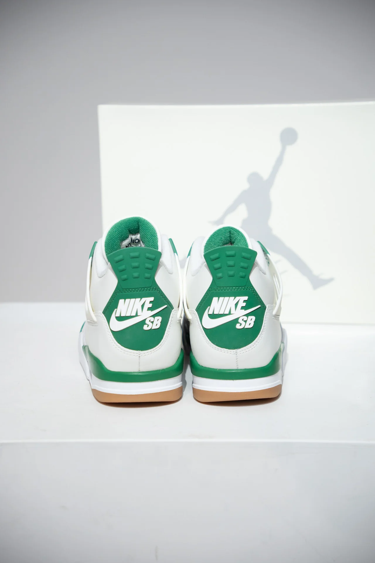 Jordan 4 SB pine Green (Taille 41) - Image 3