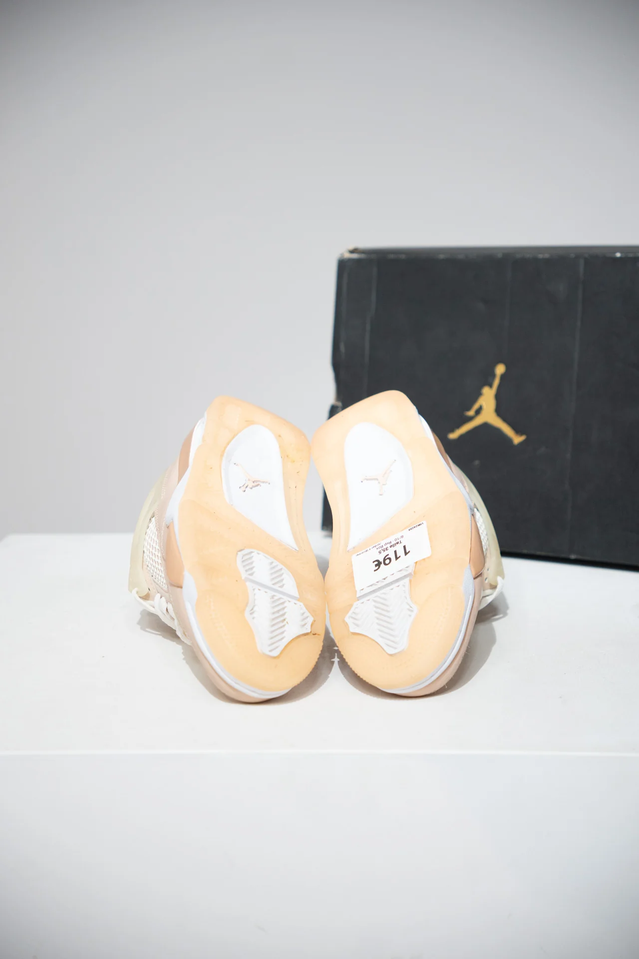 Jordan 4 Shimmer (Taille 35,5) - Image 4