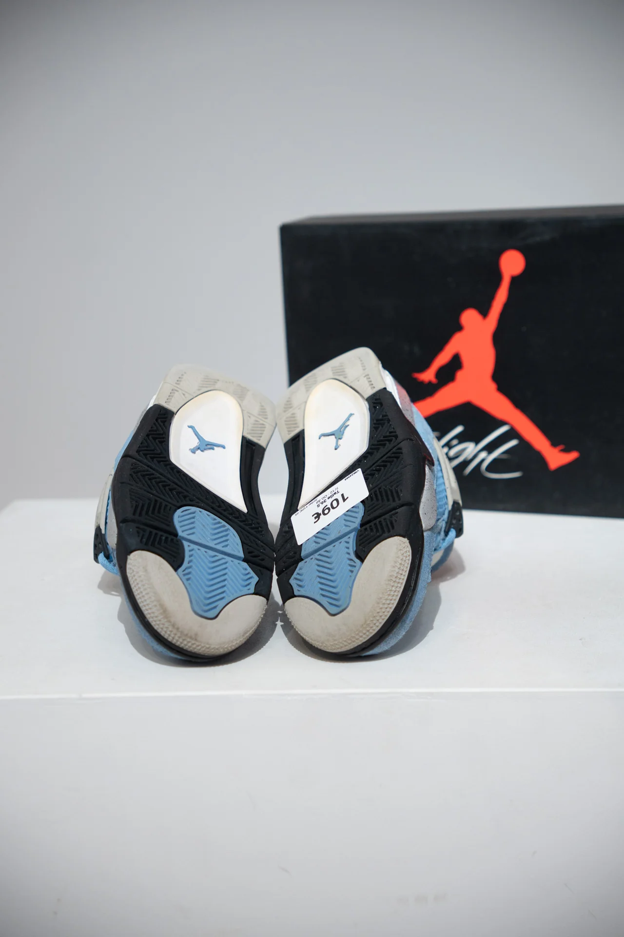 Jordan 4 UNC GS (Taille 36,5) - Image 4