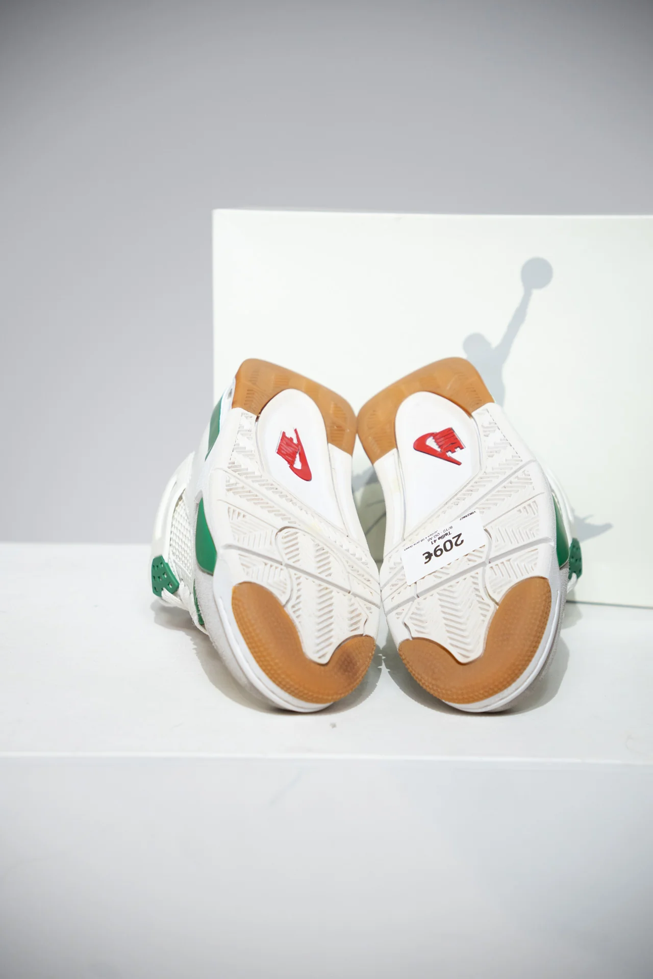 Jordan 4 SB pine Green (Taille 41) - Image 4