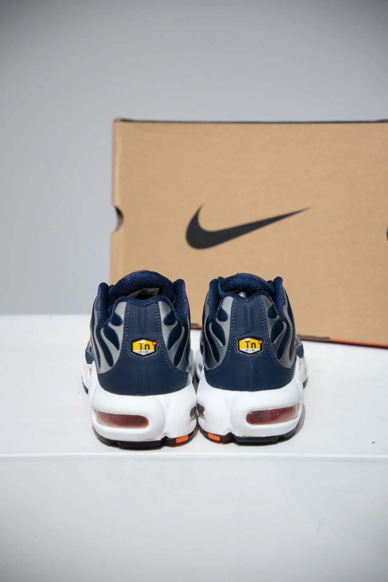 Air Max Plus (TN) Midnight Navy Safety Orange (Taille 42,5) - Image 3