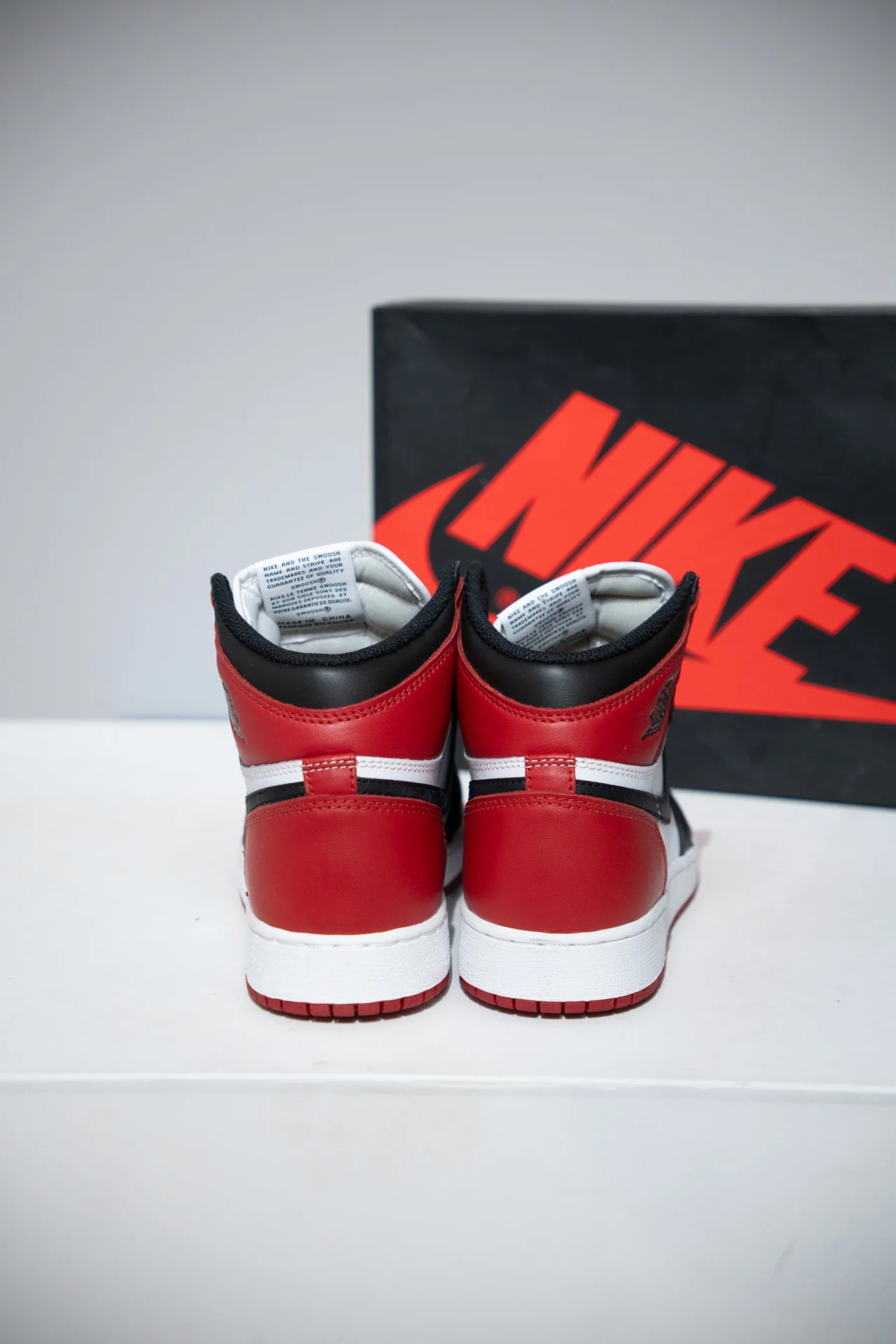 Jordan 1 High Black Toe GS (Taille 37,5) - Image 3