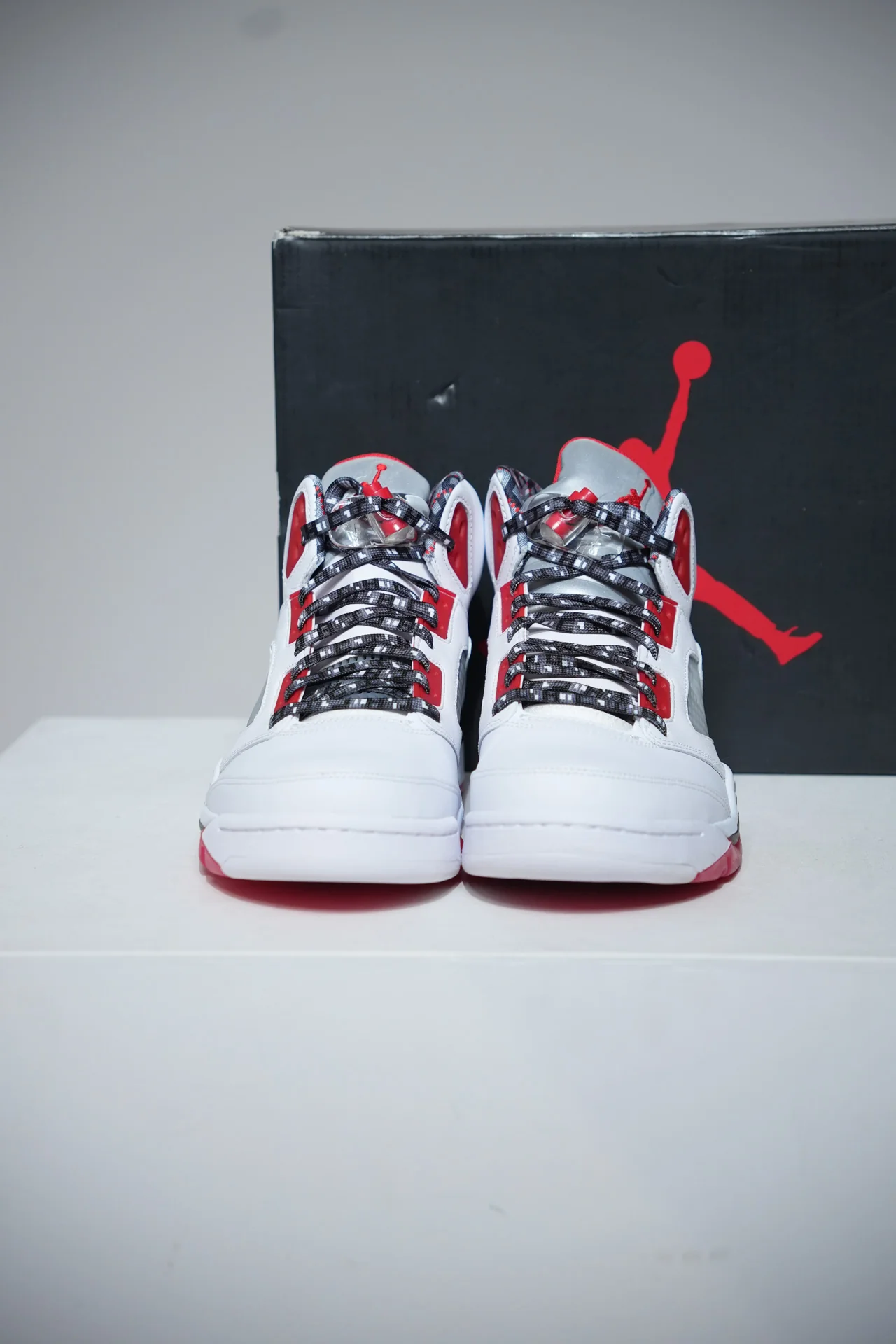 Jordan 5 Quai 54 (Taille 43) - Image 2