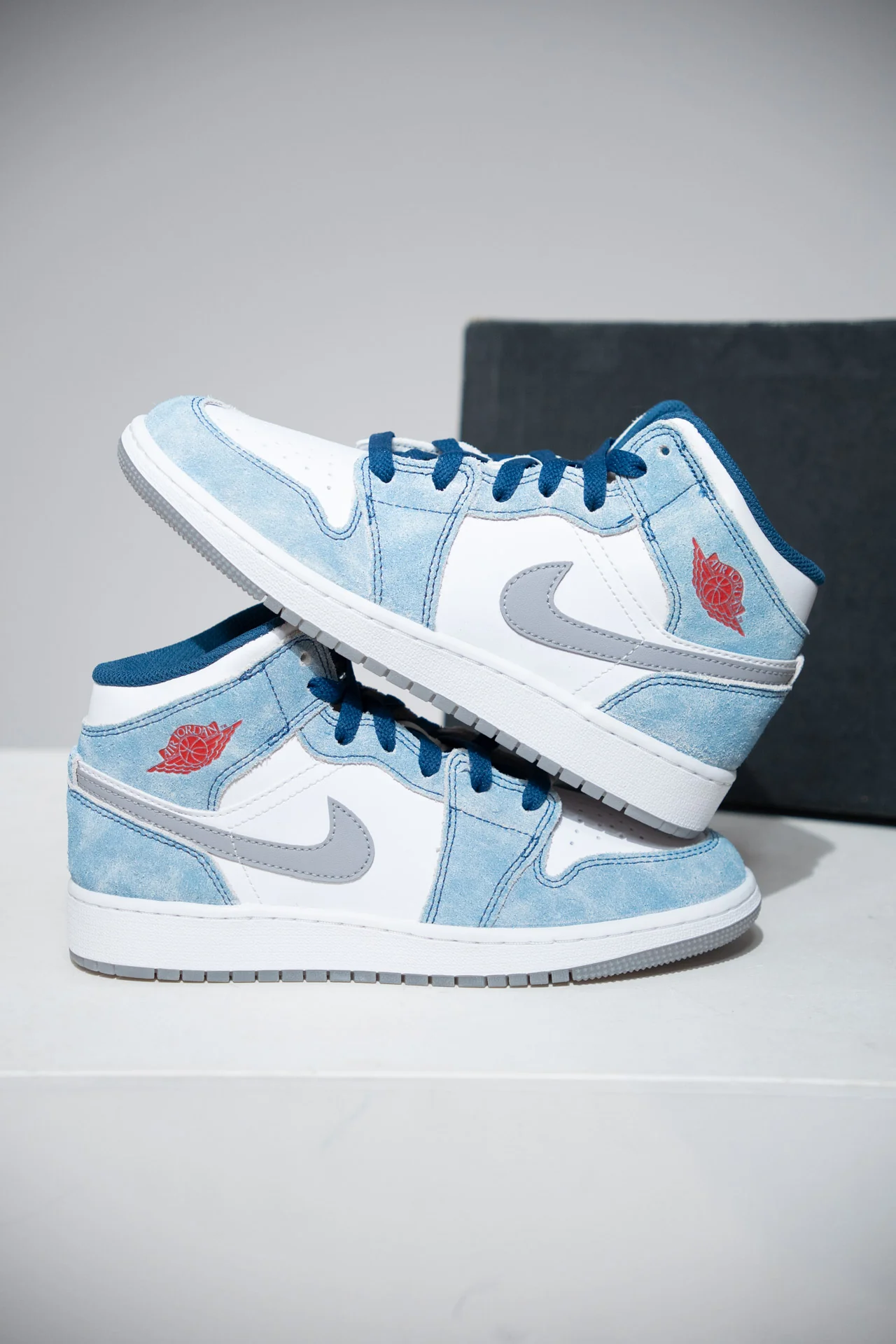 Jordan 1 Mid French Blue (Taille 37,5)