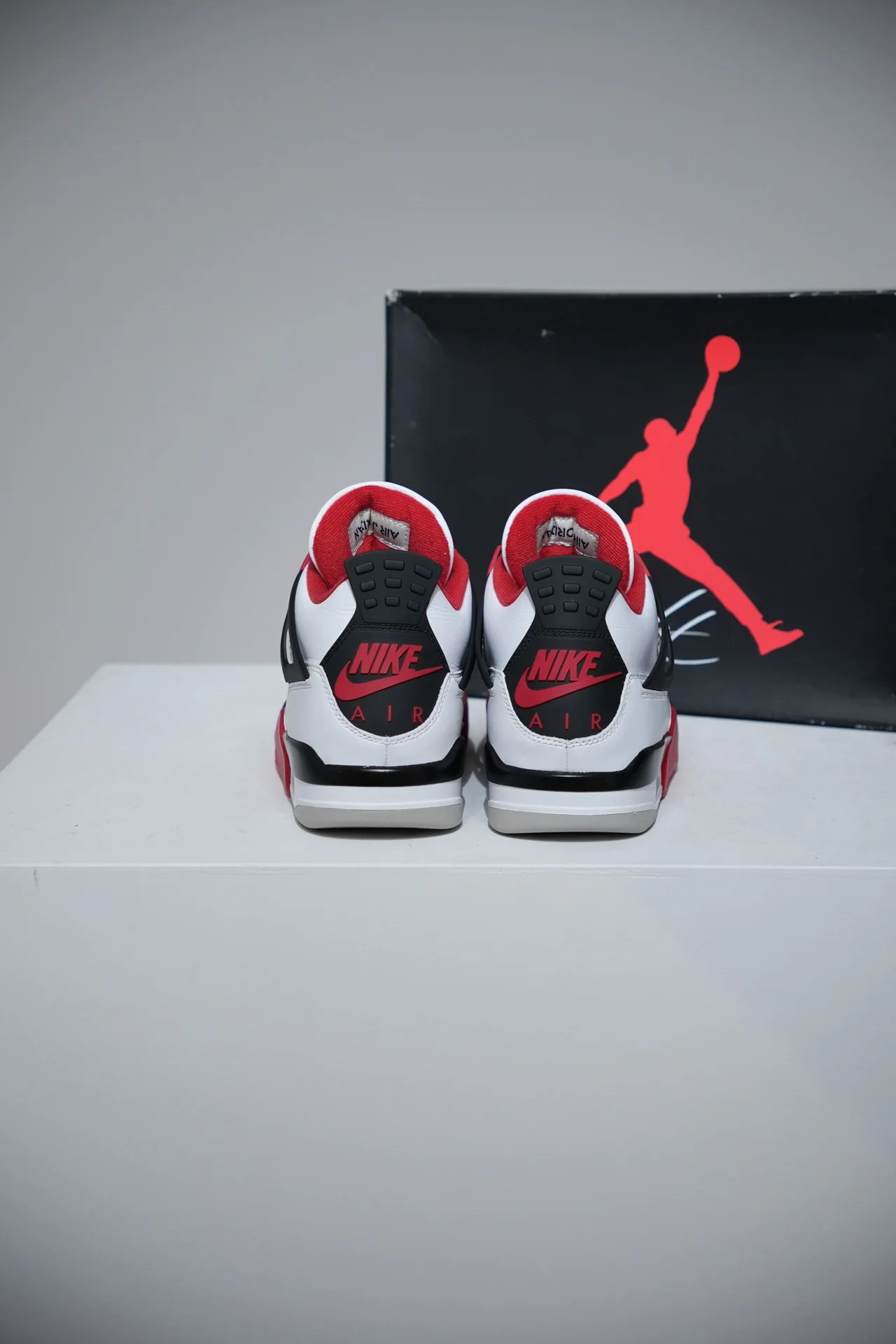 Jordan 4 Fire Red 2020 (Taille 42,5) - Image 3