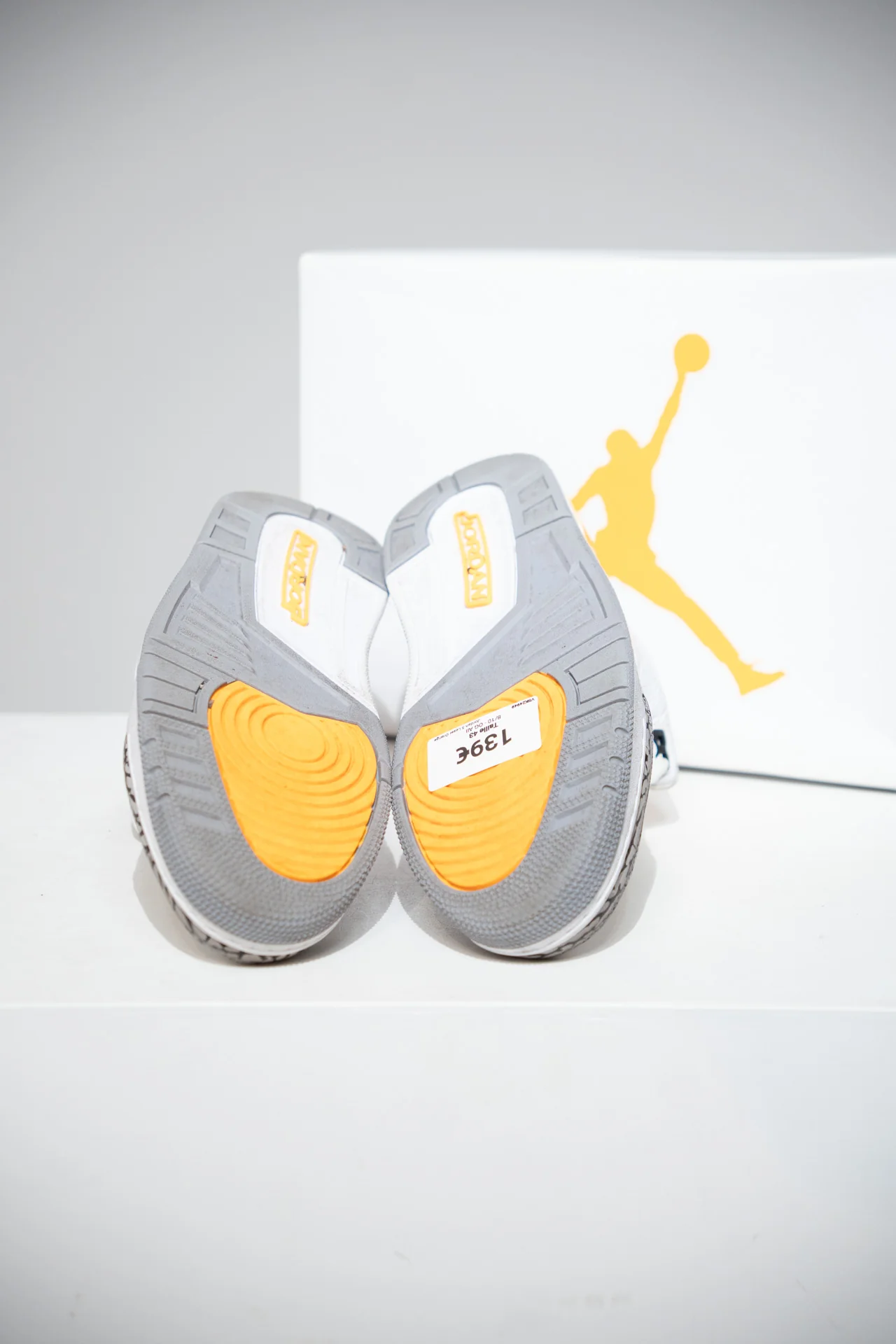 Jordan 3 Laser Orange (Taille 43) - Image 3