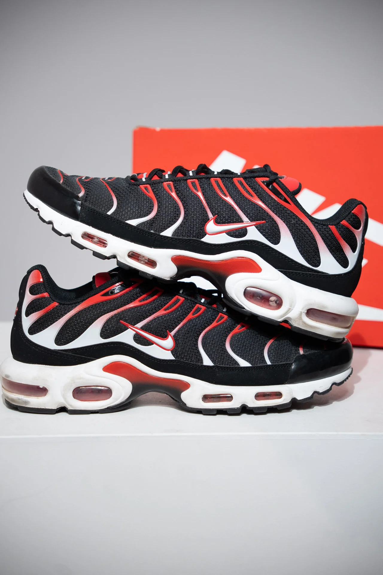 Air Max Plus (TN) Black White University Red (Taille 45,5) - Image 6