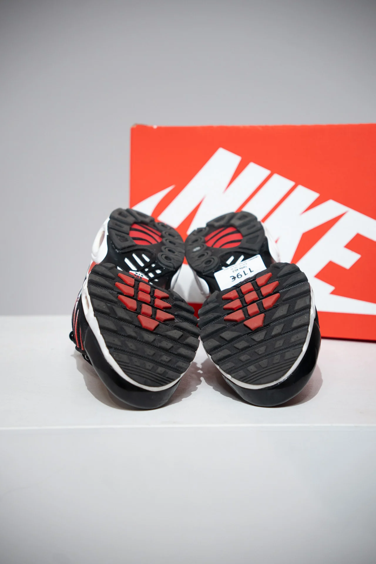 Air Max Plus (TN) Black White University Red (Taille 45,5) - Image 8
