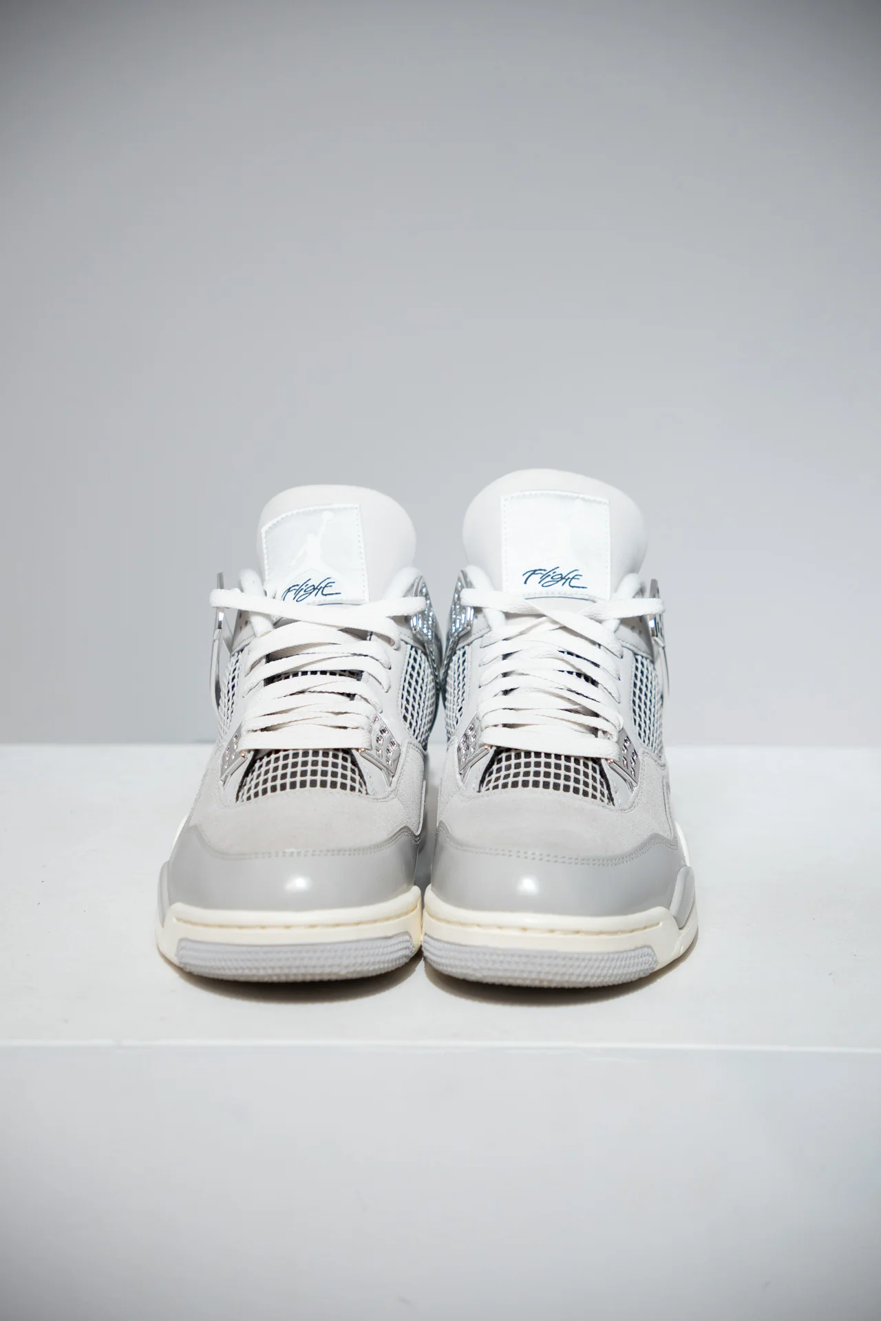 Jordan 4 Frozen Moments (Taille 44) - Image 2