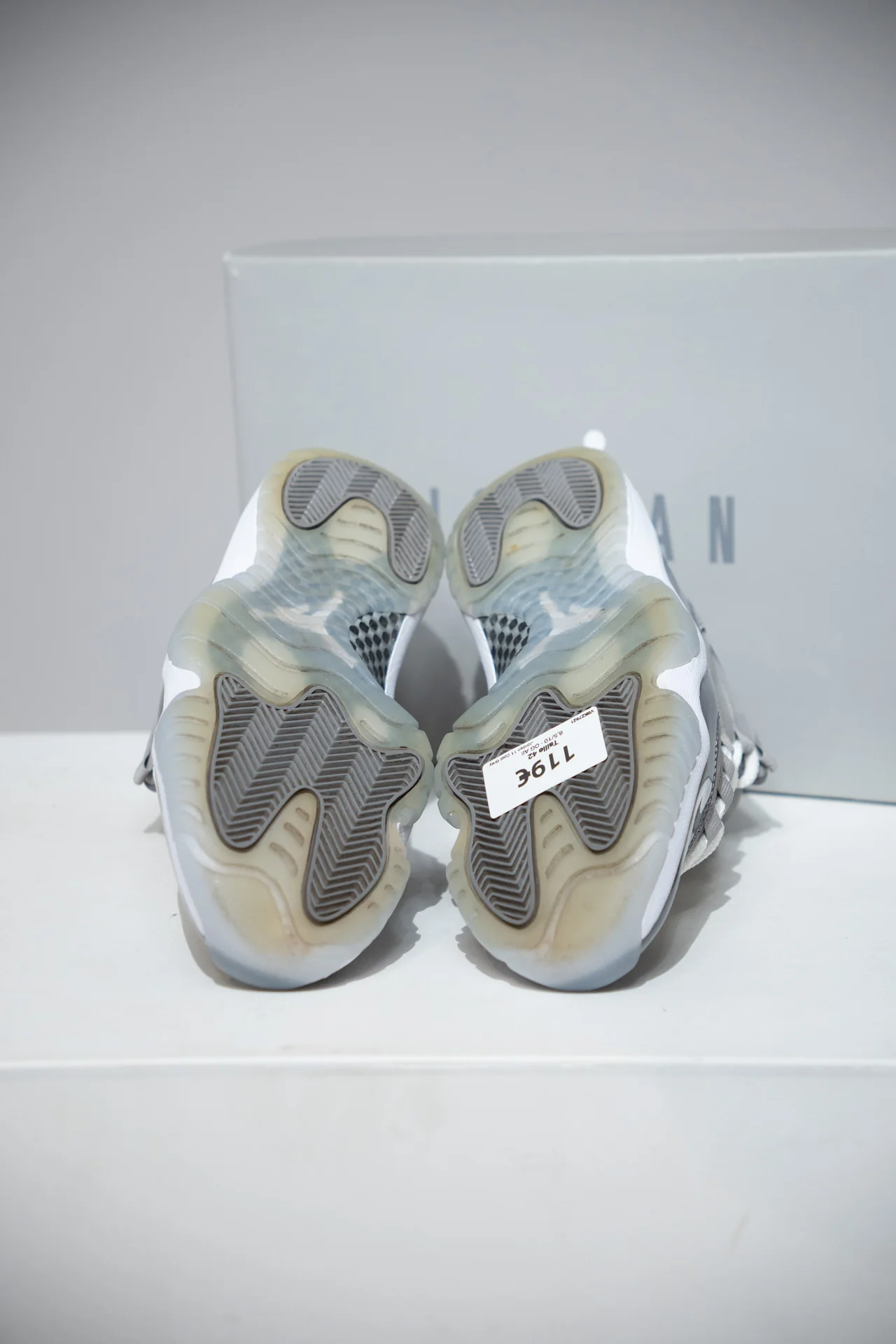 Jordan 11 Cool Grey (Taille 42) - Image 3