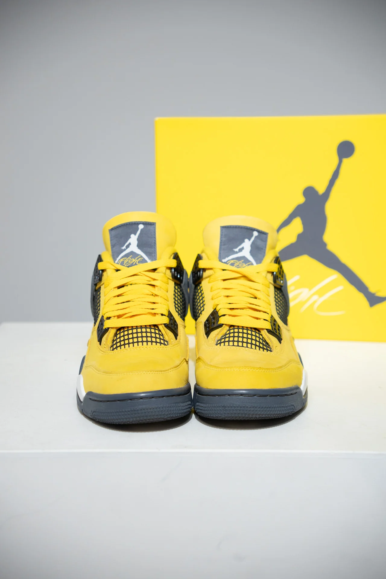 Jordan 4 Lightning (Taille 40,5) - Image 2