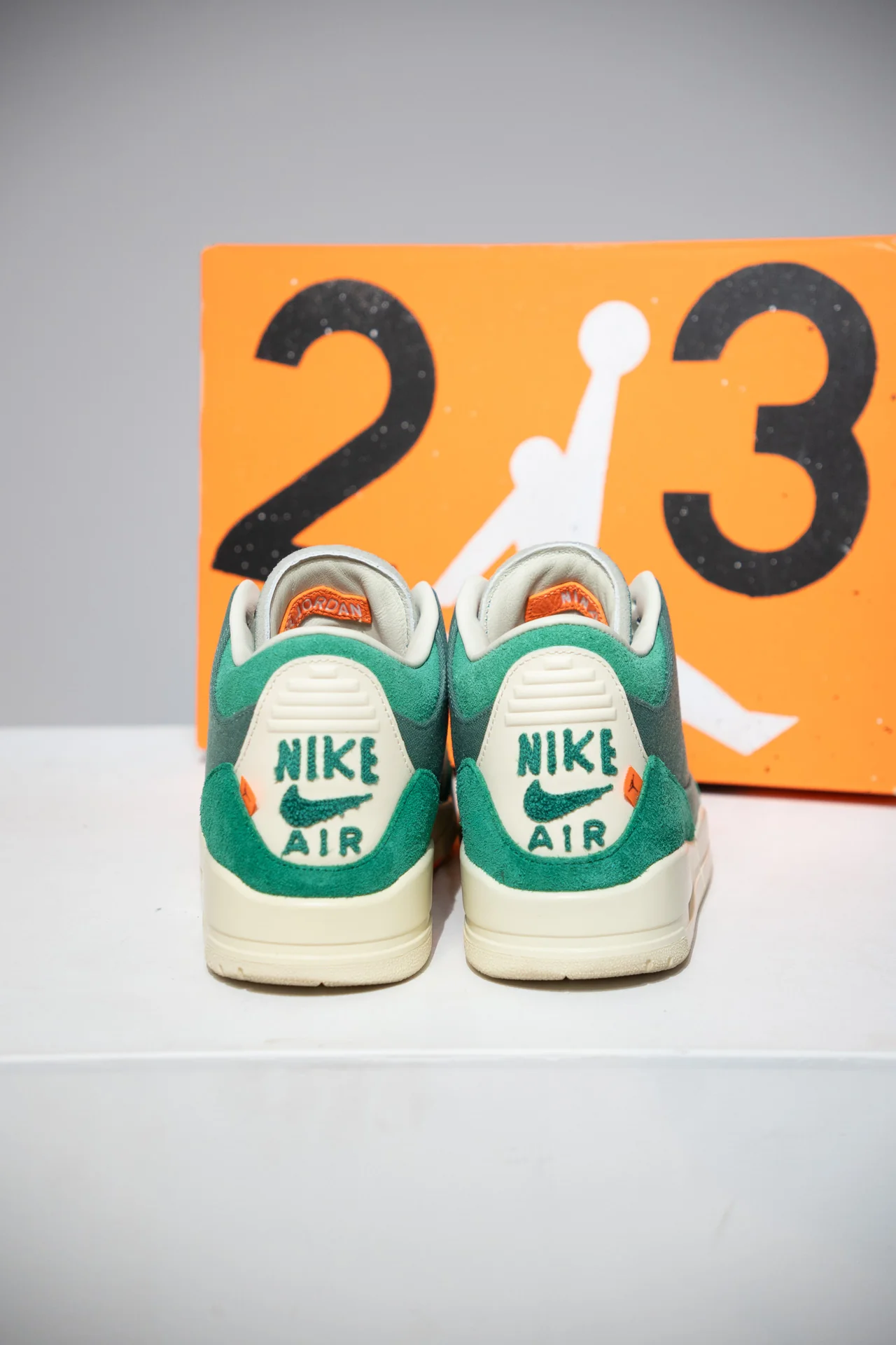 Jordan 3 Nina Channel Abney (Taille 40,5) - Image 3