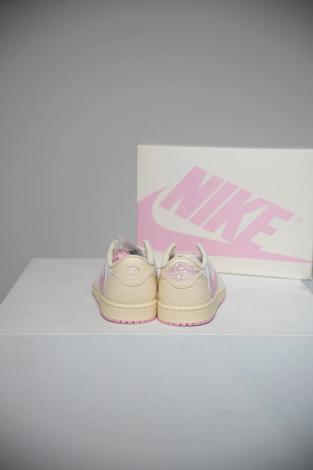 Jordan 1 Low Travis Scott Shy Pink (Taille 44) - Image 5