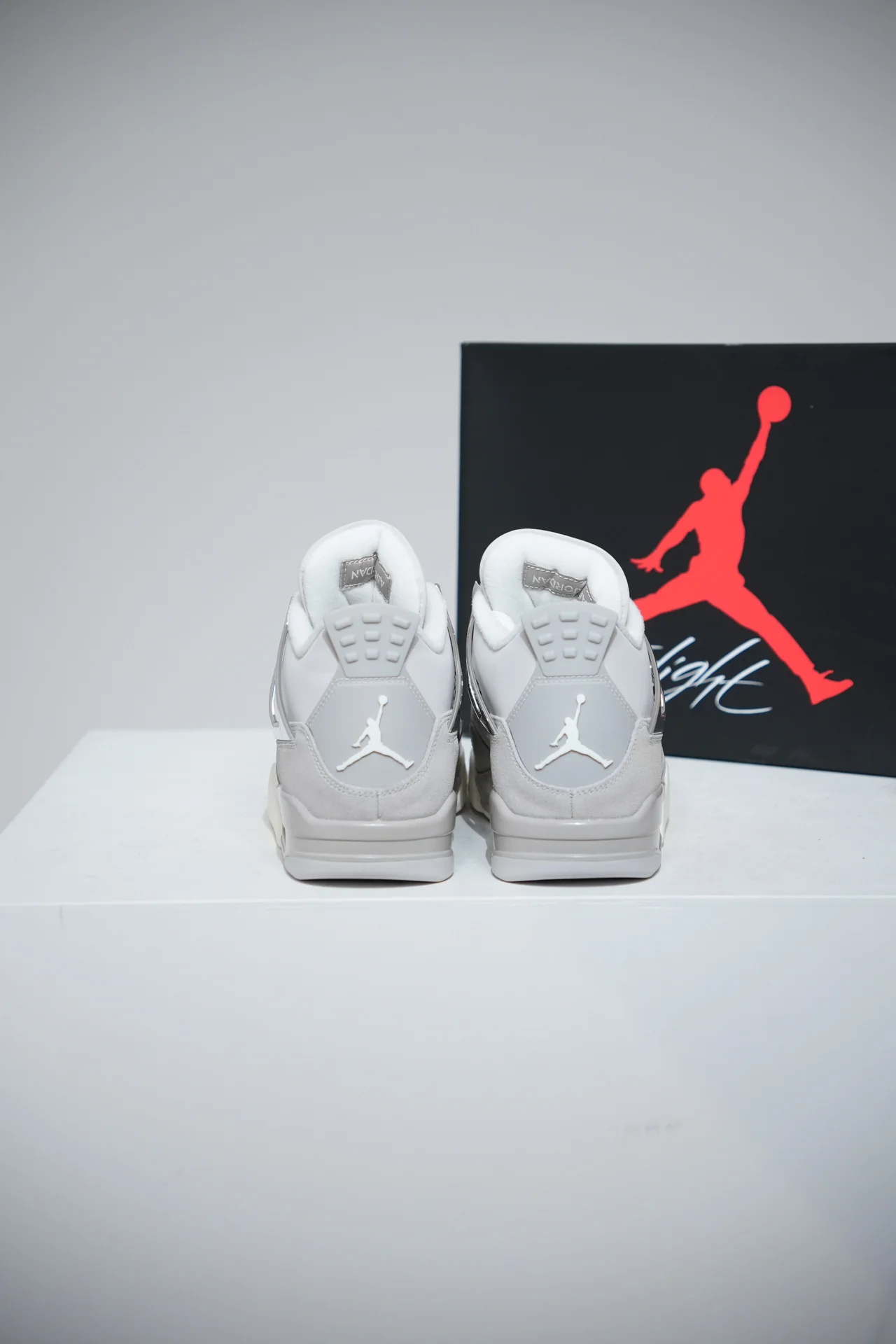 Jordan 4 Frozen Moments (Taille 42) - Image 3