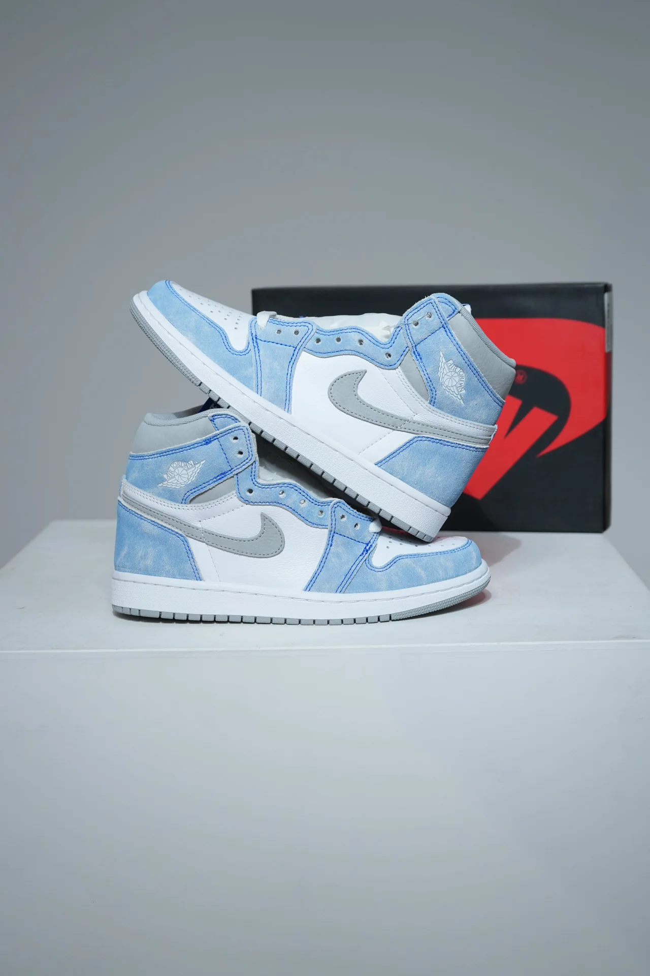Jordan 1 High Hyper Royal (Taille 46)