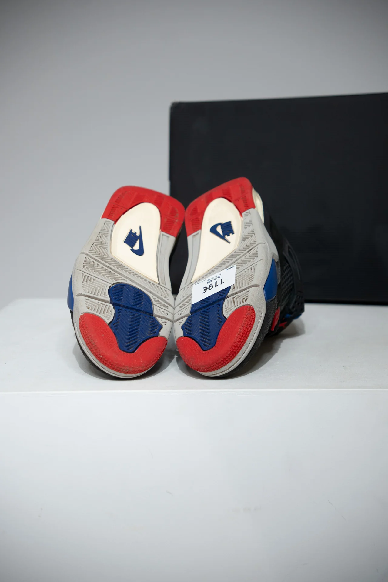 Jordan 4 Rare (Taille 40,5) - Image 3