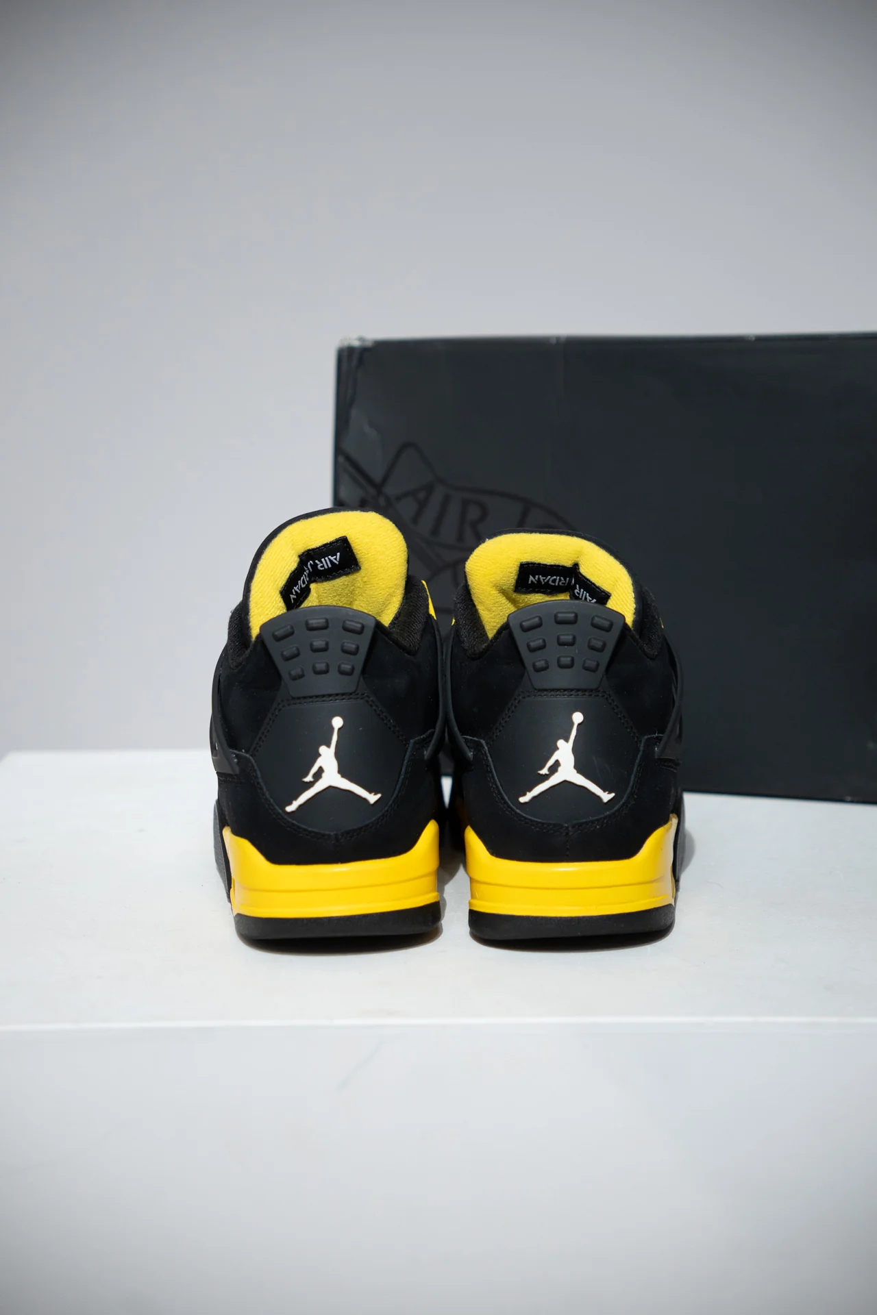 Jordan 4 Thunder (Taille 42) - Image 10
