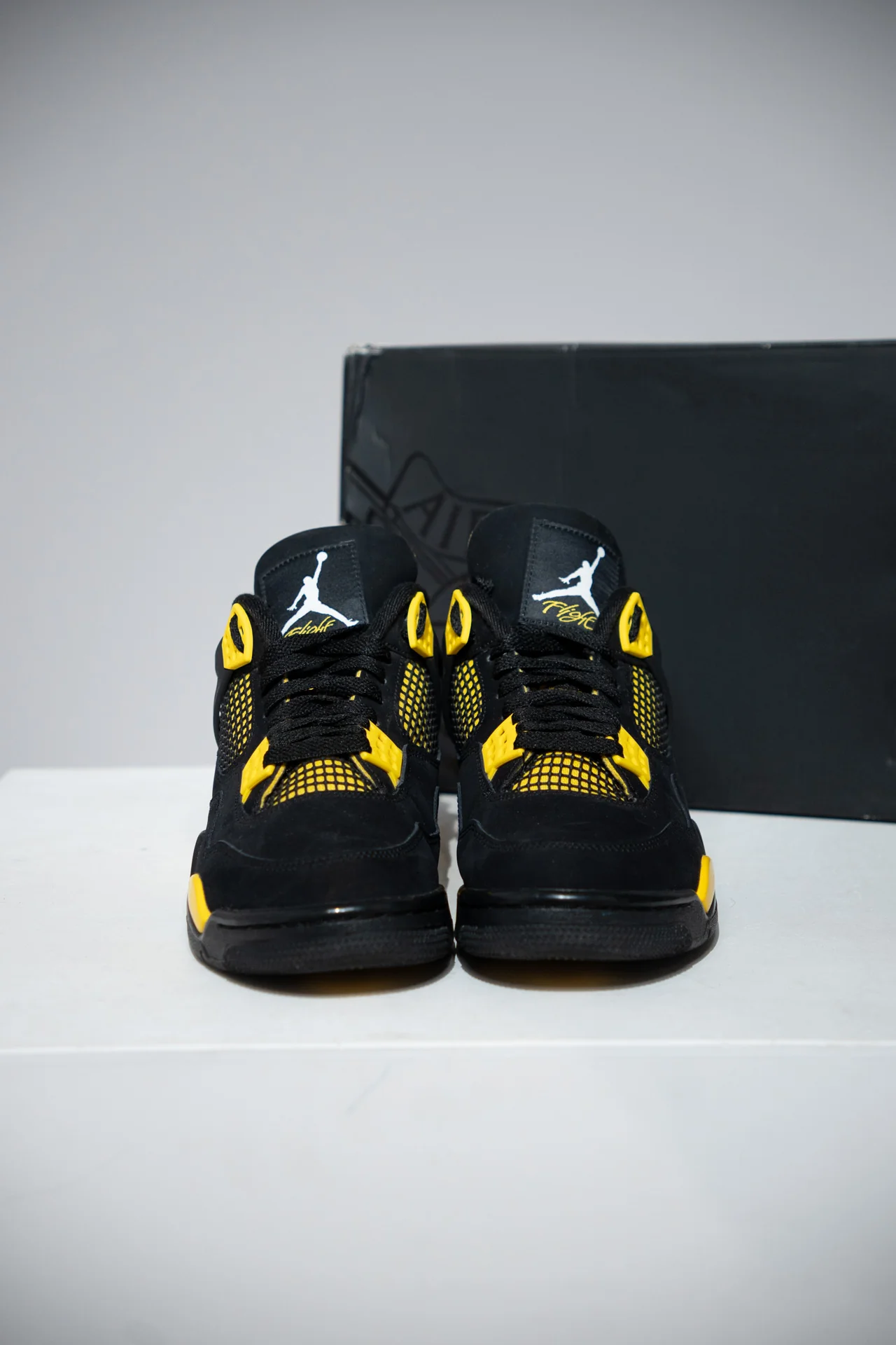 Jordan 4 Thunder (Taille 42) - Image 3