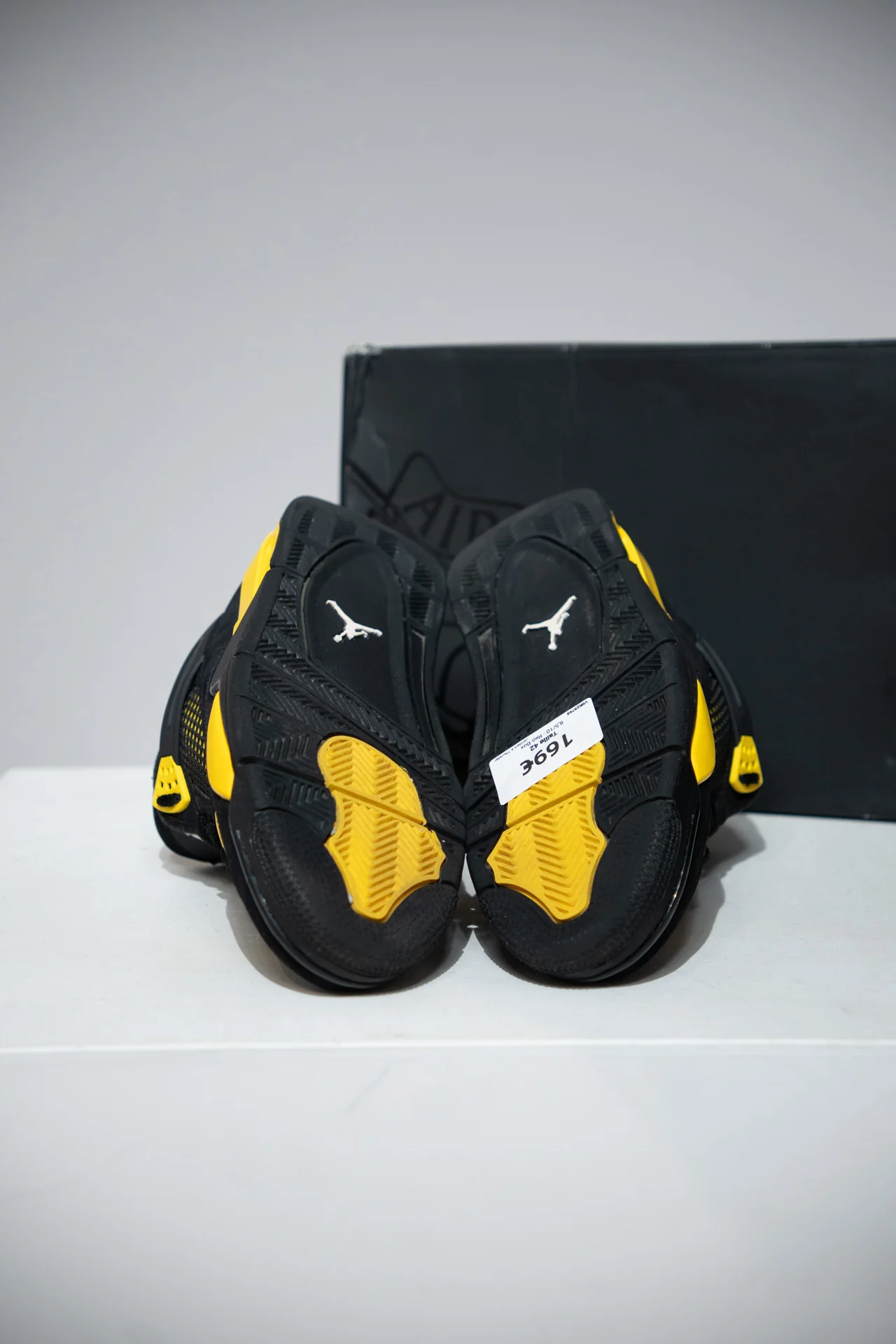 Jordan 4 Thunder (Taille 42) - Image 8