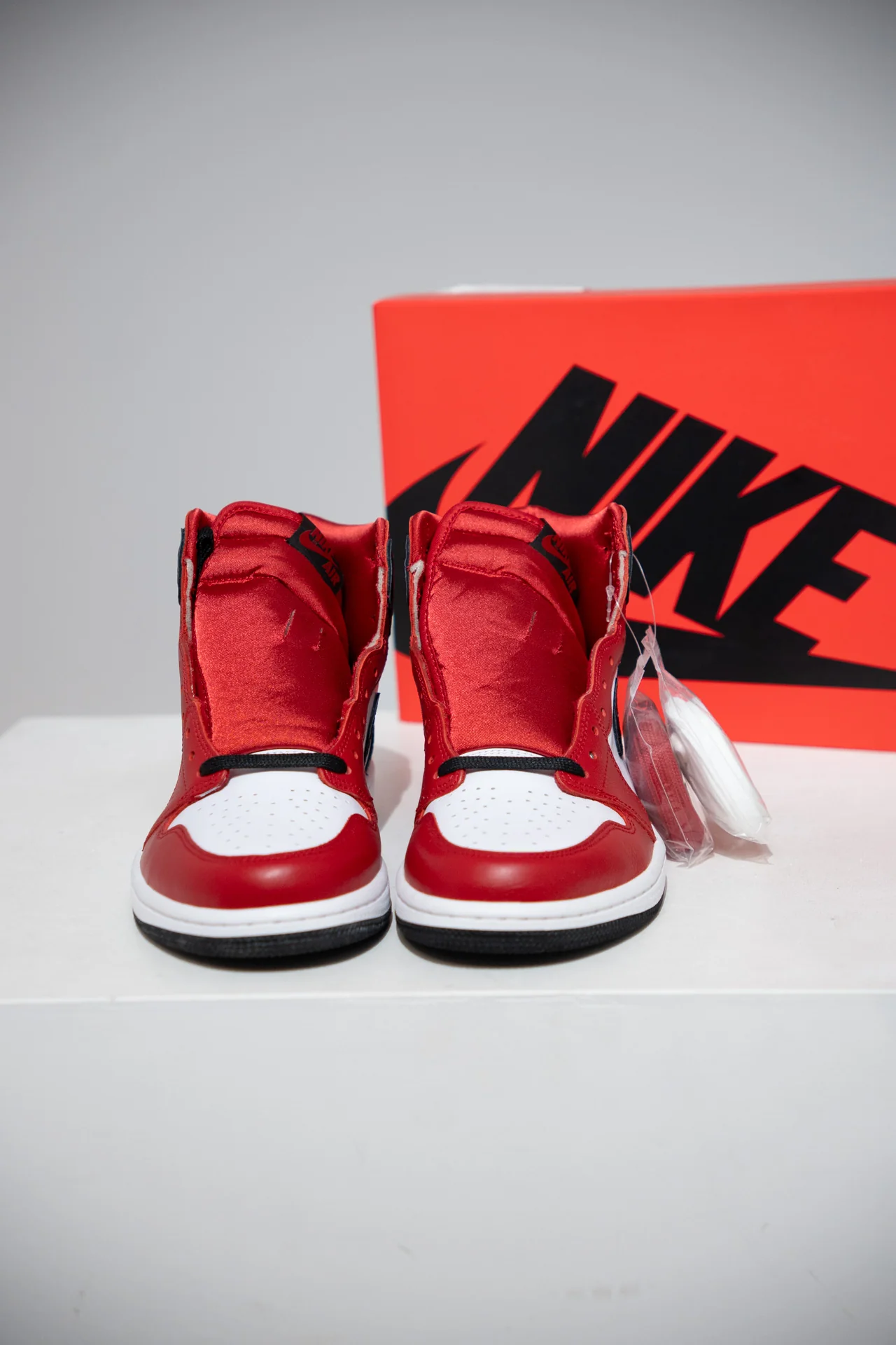 Jordan 1 High Satin Snake (Taille 40) - Image 2