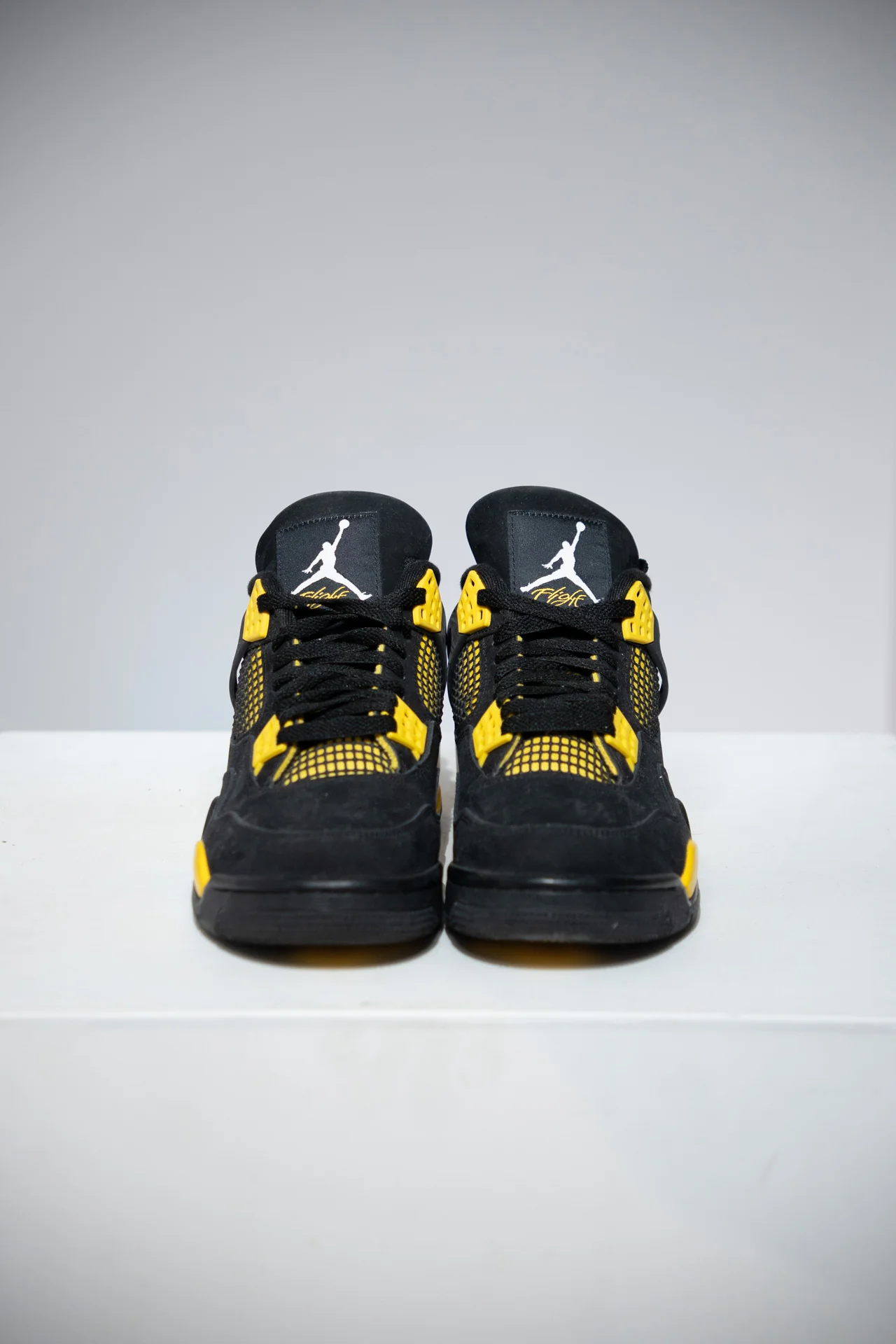 Jordan 4 Thunder (Taille 43) - Image 2