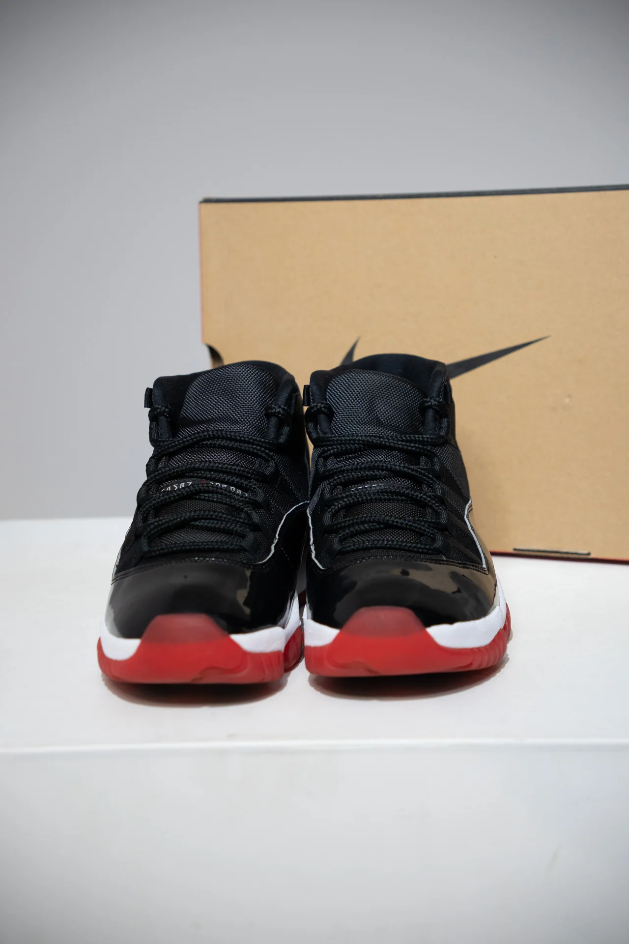 Jordan 11 Bred 2019 (Taille 42) - Image 2