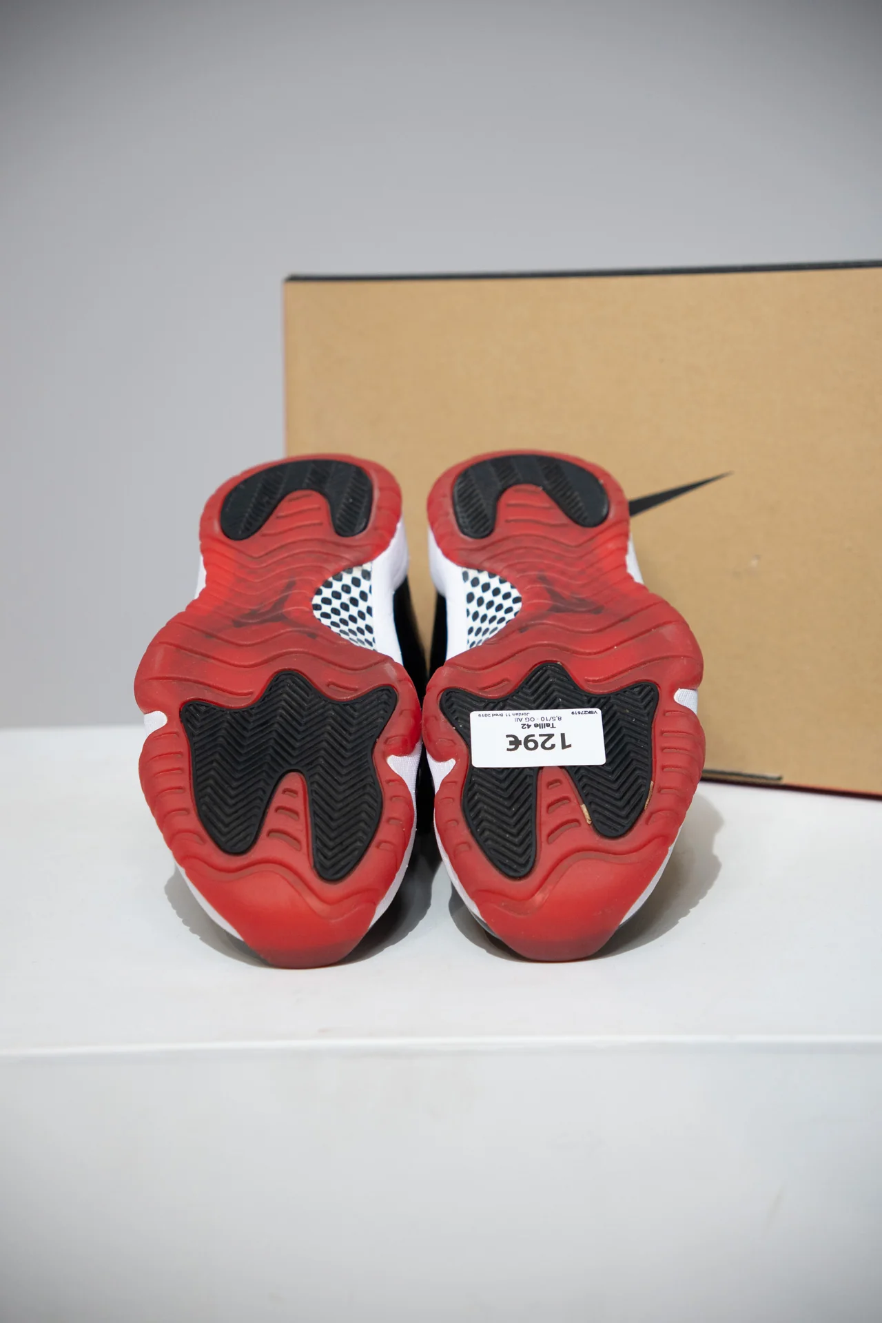 Jordan 11 Bred 2019 (Taille 42) - Image 4