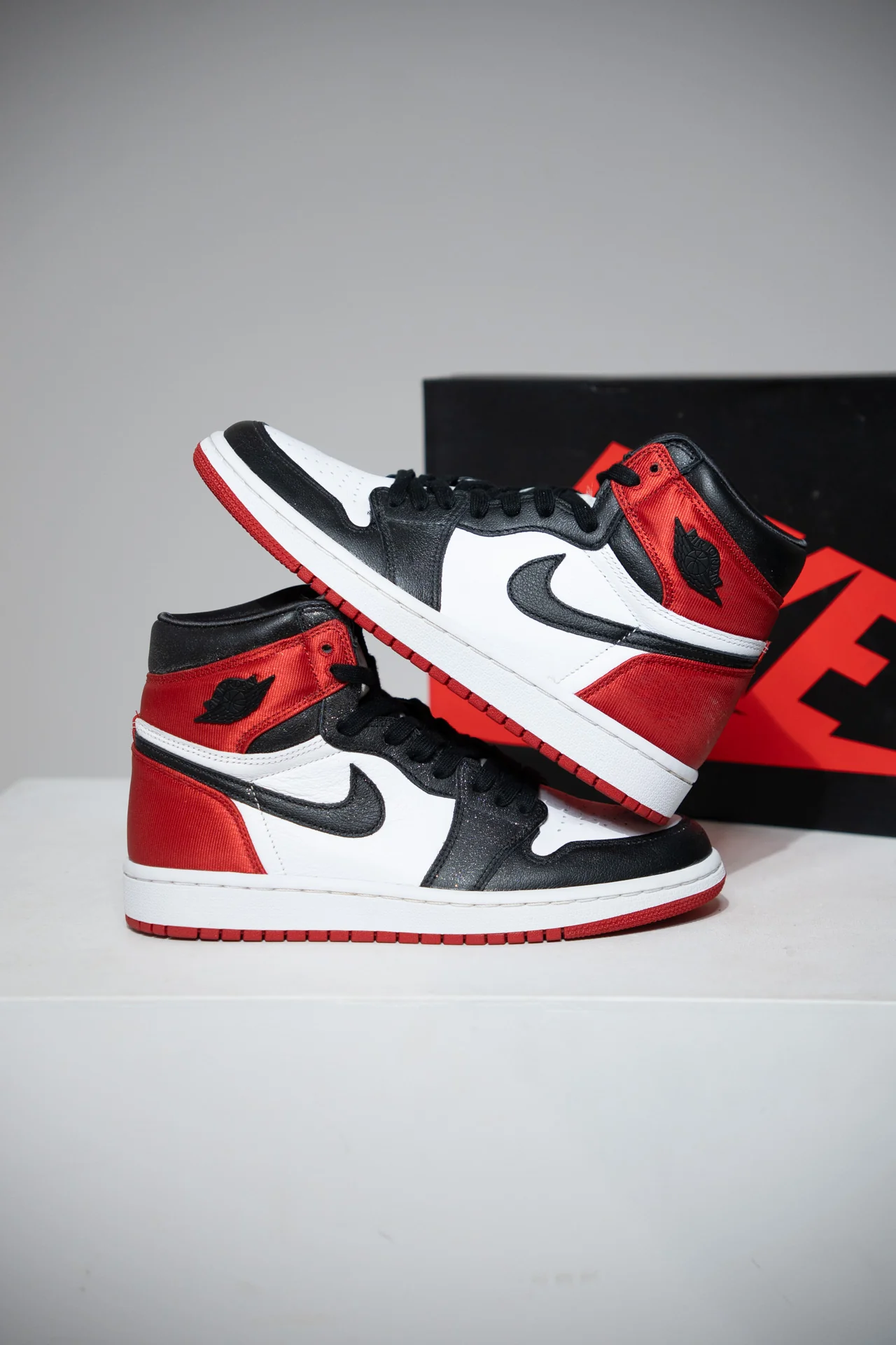 Jordan 1 High Satin Black Toe (Taille 44,5)