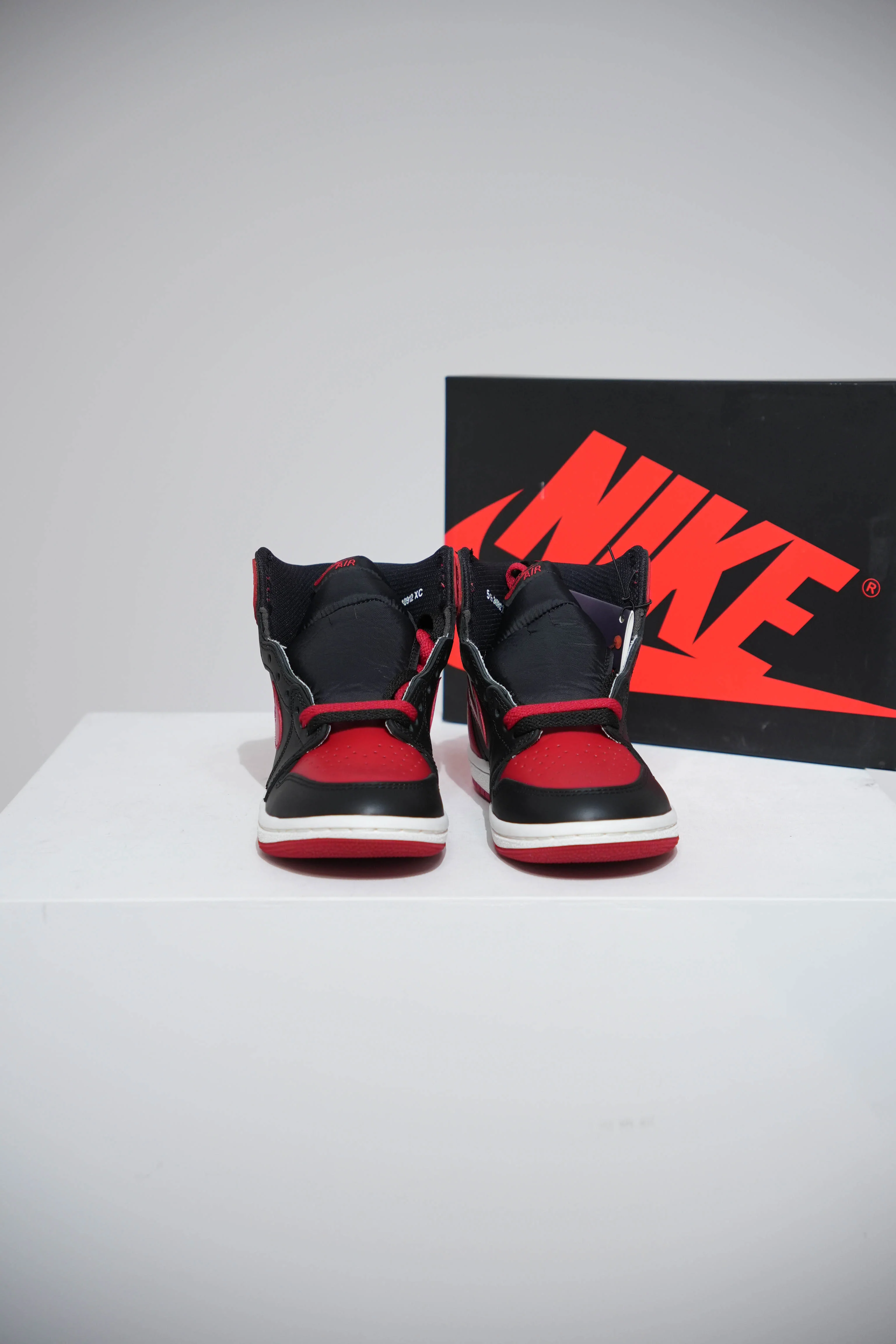 Jordan 1 High 85 Bred (Taille 42,5) - Image 3