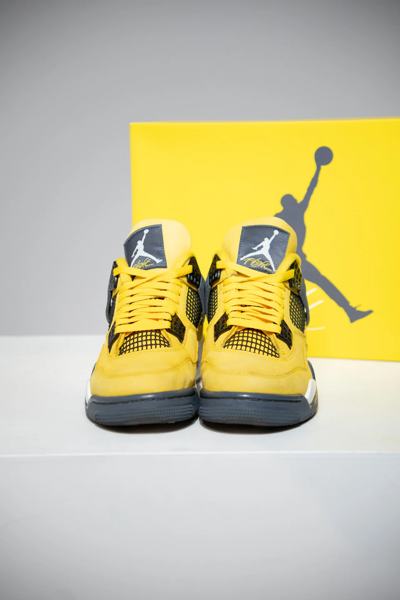 Jordan 4 Lightning (Taille 40) - Image 3