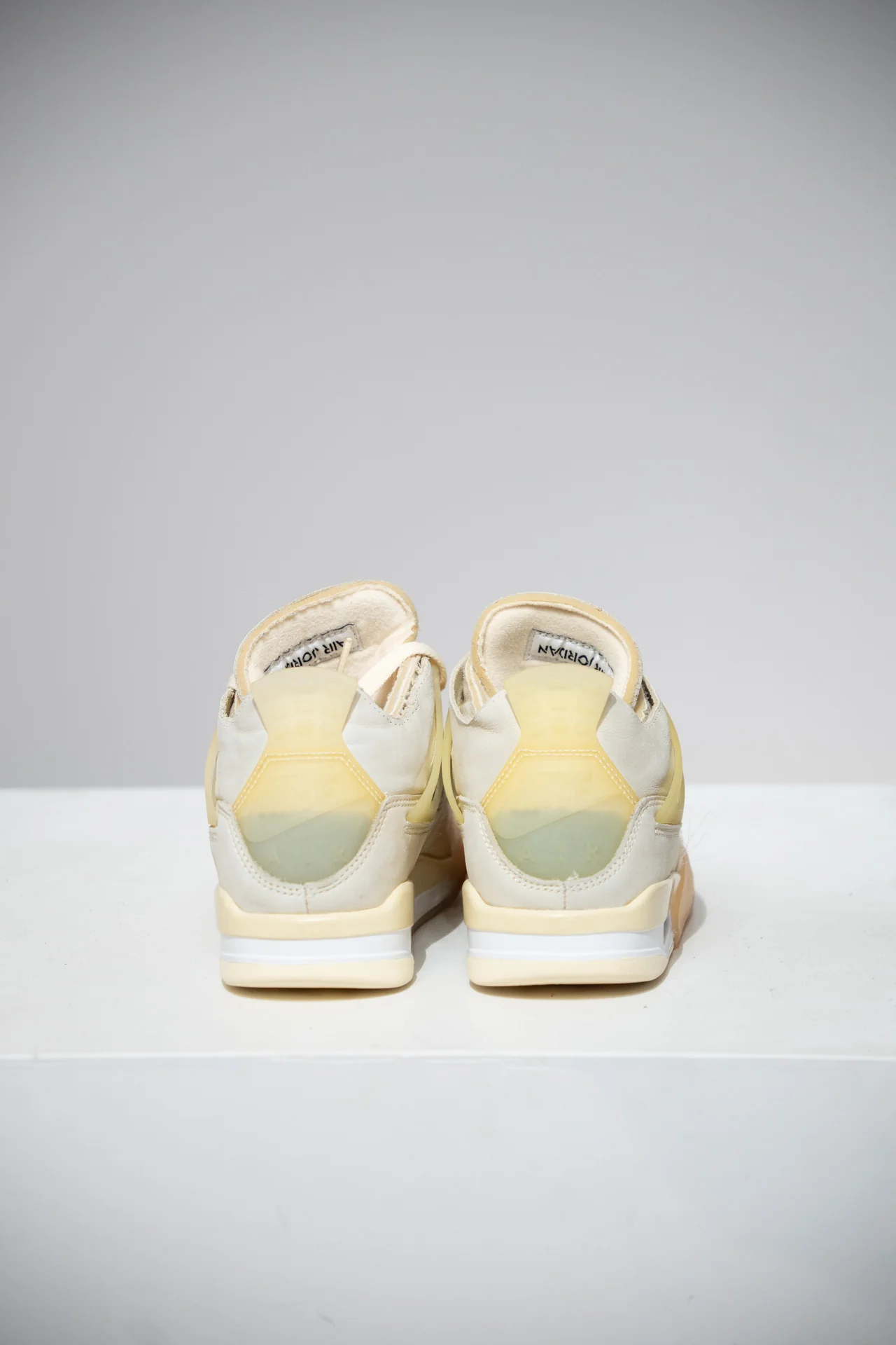 Jordan 4 Off-White Sail (Taille 36,5) - Image 2