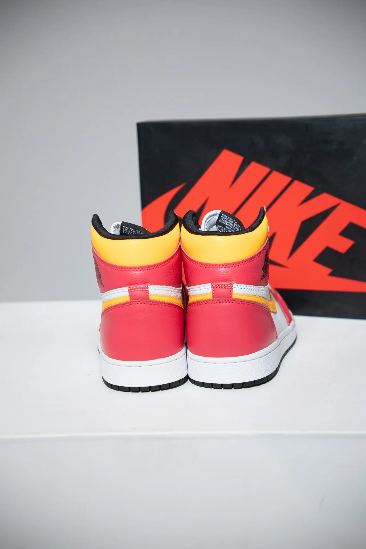 Jordan 1 High Fusion Red (Taille 42,5) - Image 3