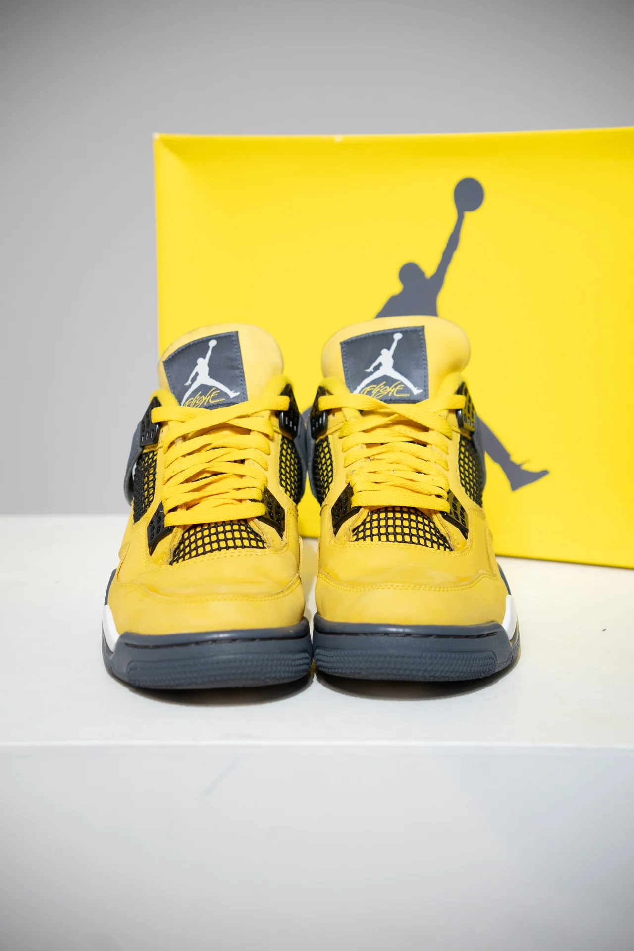 Jordan 4 Lightning (Taille 43) - Image 3