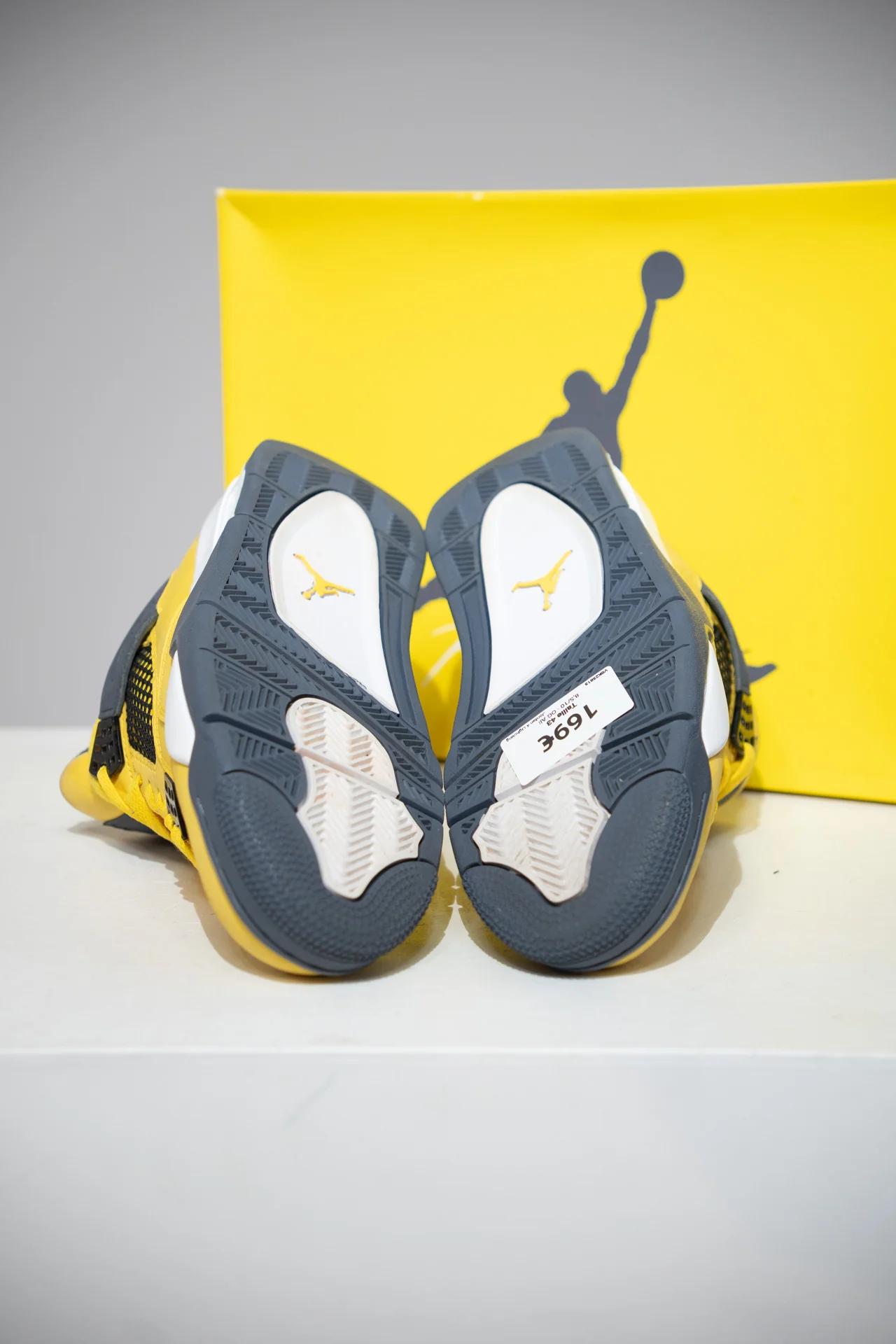 Jordan 4 Lightning (Taille 43) - Image 5