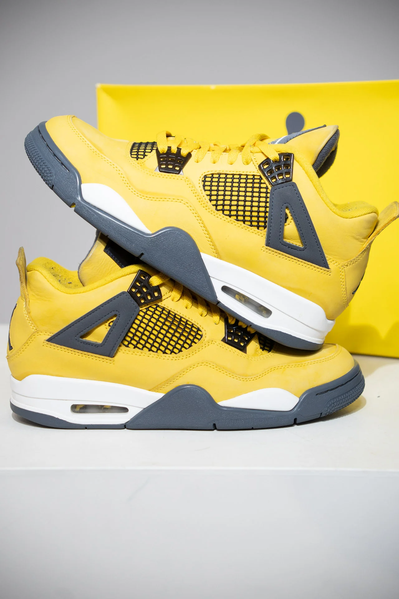 Jordan 4 Lightning (Taille 43) - Image 6