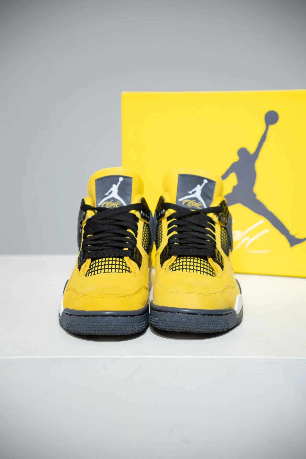 Jordan 4 Lightning (Taille 41) - Image 2